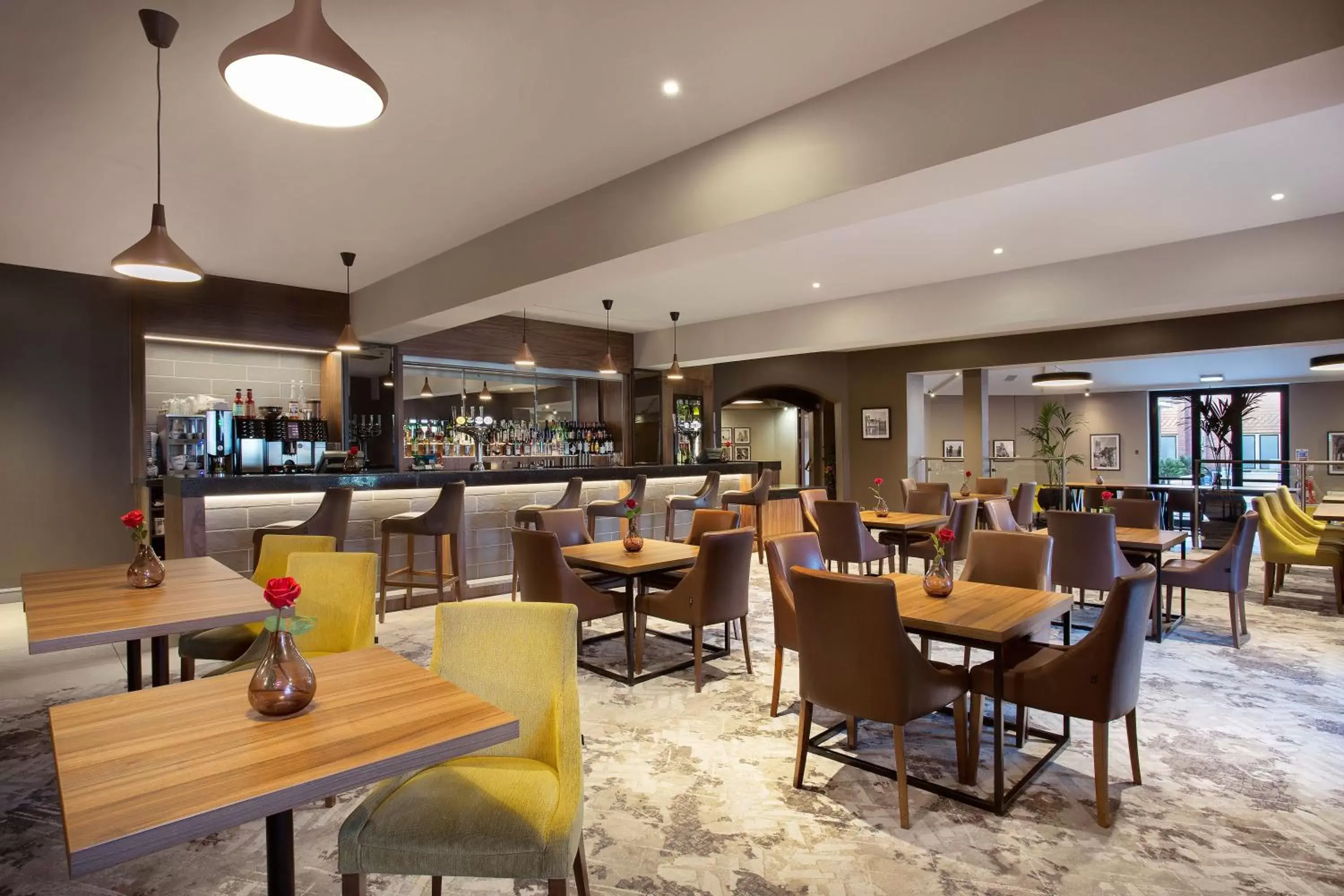 Lounge or bar in Leonardo Hotel East Midlands Airport - Formerly Jurys Inn