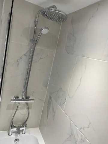 Shower in Cottesmore Hotel Golf & Country Club