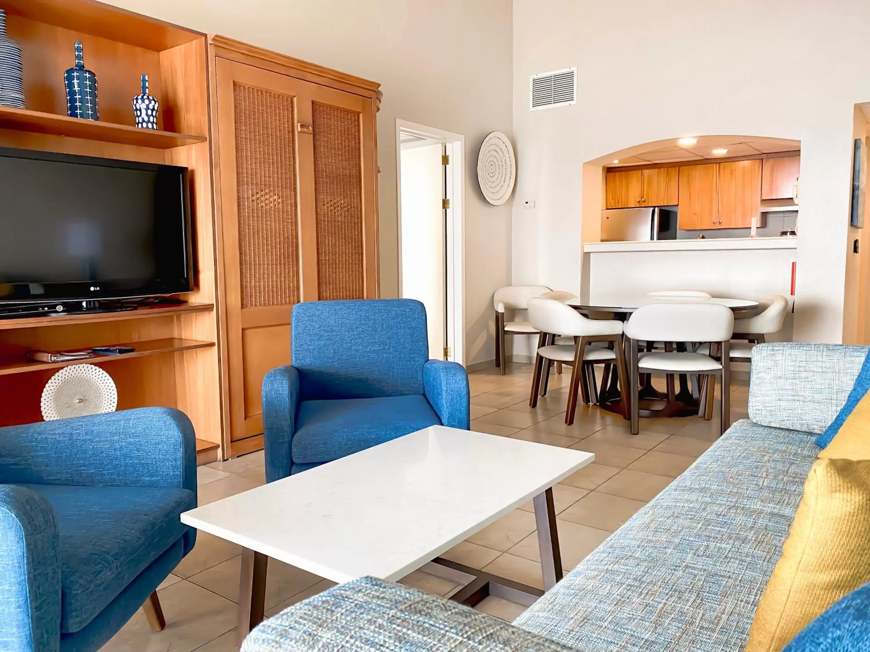 Living room, Seating Area in The Royal Sea Aquarium Resort