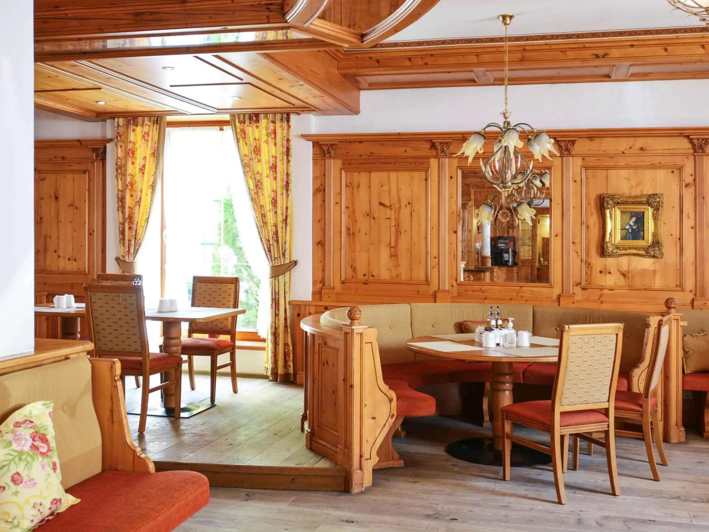 Restaurant/Places to Eat in Mercure Sighisoara Binderbubi Hotel & Spa