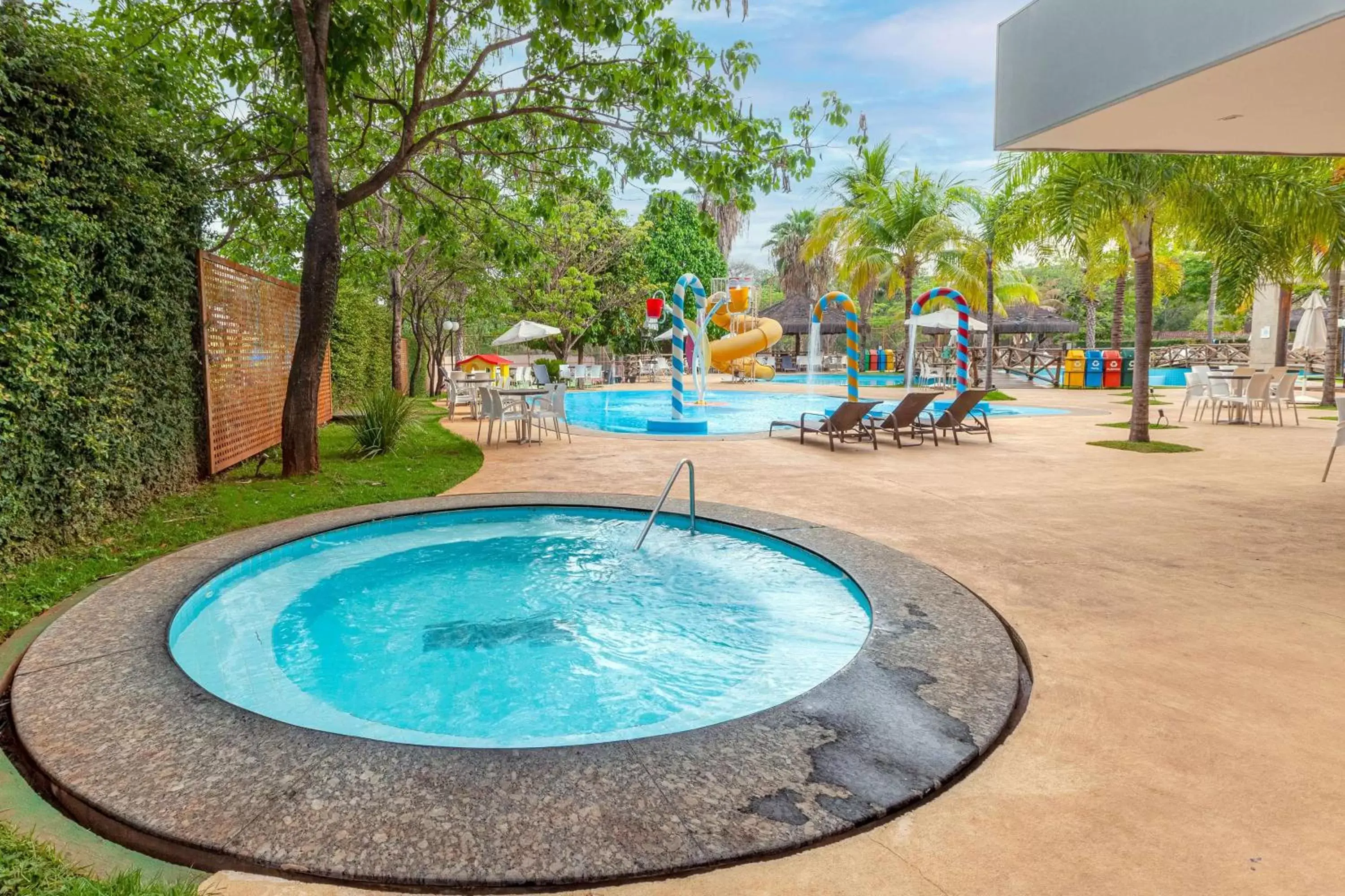 Photo of the whole room, Swimming Pool in Best Western Suites Le Jardin Caldas Novas