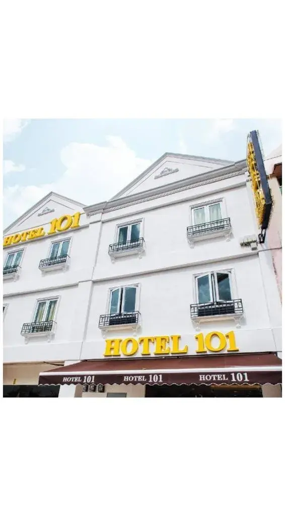 Property Building in Hotel 101 Ulu Tiram