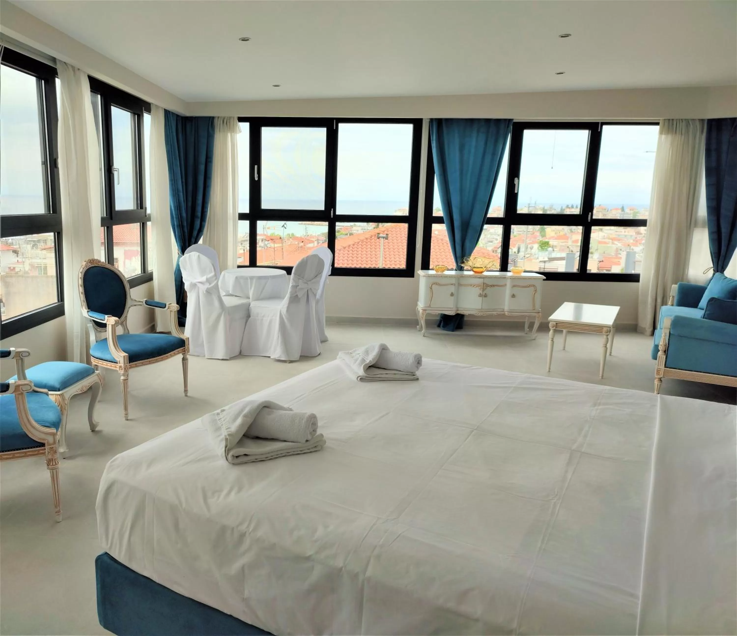 Photo of the whole room, Bed in Light Blue Hotel