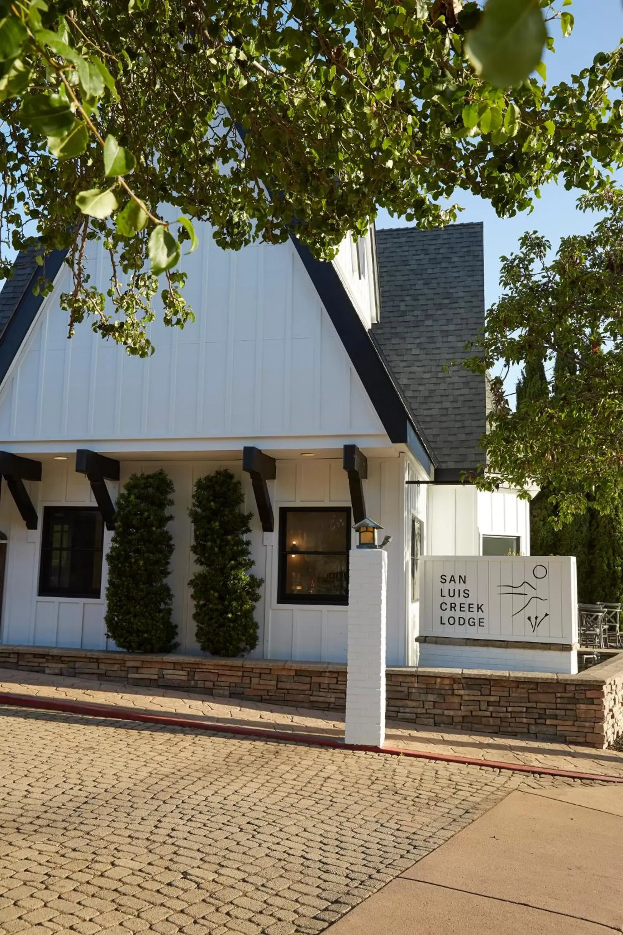 Facade/entrance, Property Building in San Luis Creek Lodge