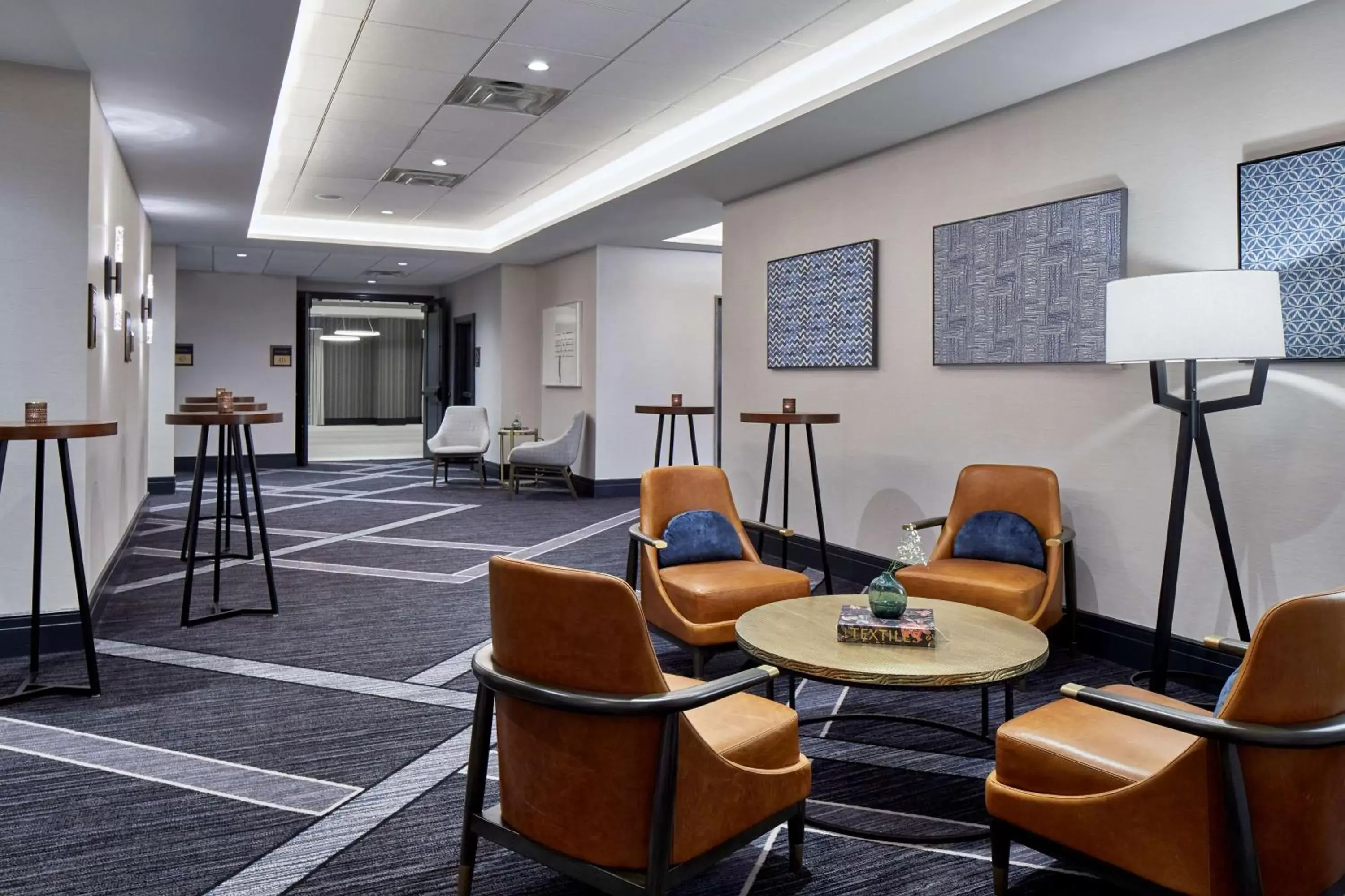 Meeting/conference room, Lounge/Bar in Cumberland House Knoxville, Tapestry Collection by Hilton