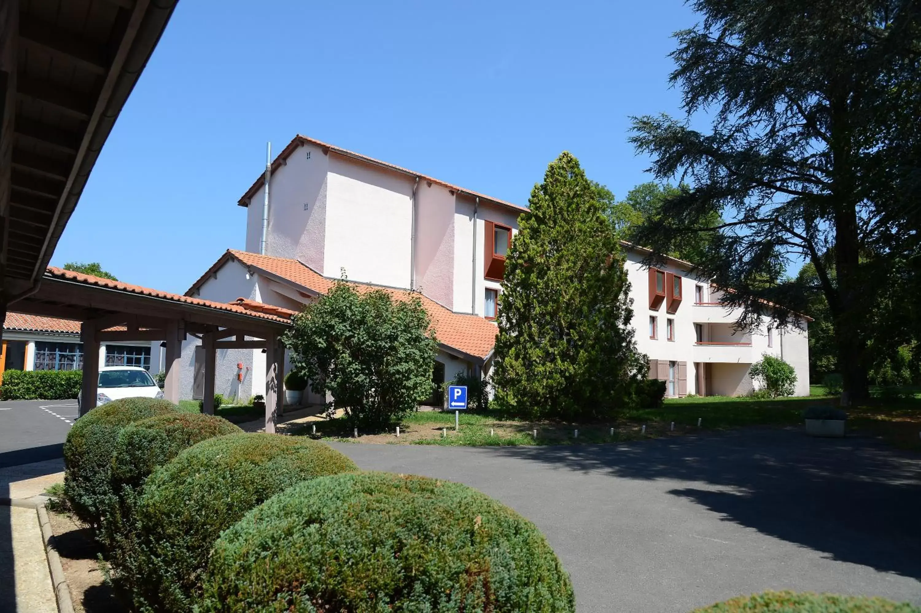 Property building in Clos St Eloi, The Originals Relais (Relais du Silence) Property building in Clos St Eloi, The Originals Relais (Relais du Silence)