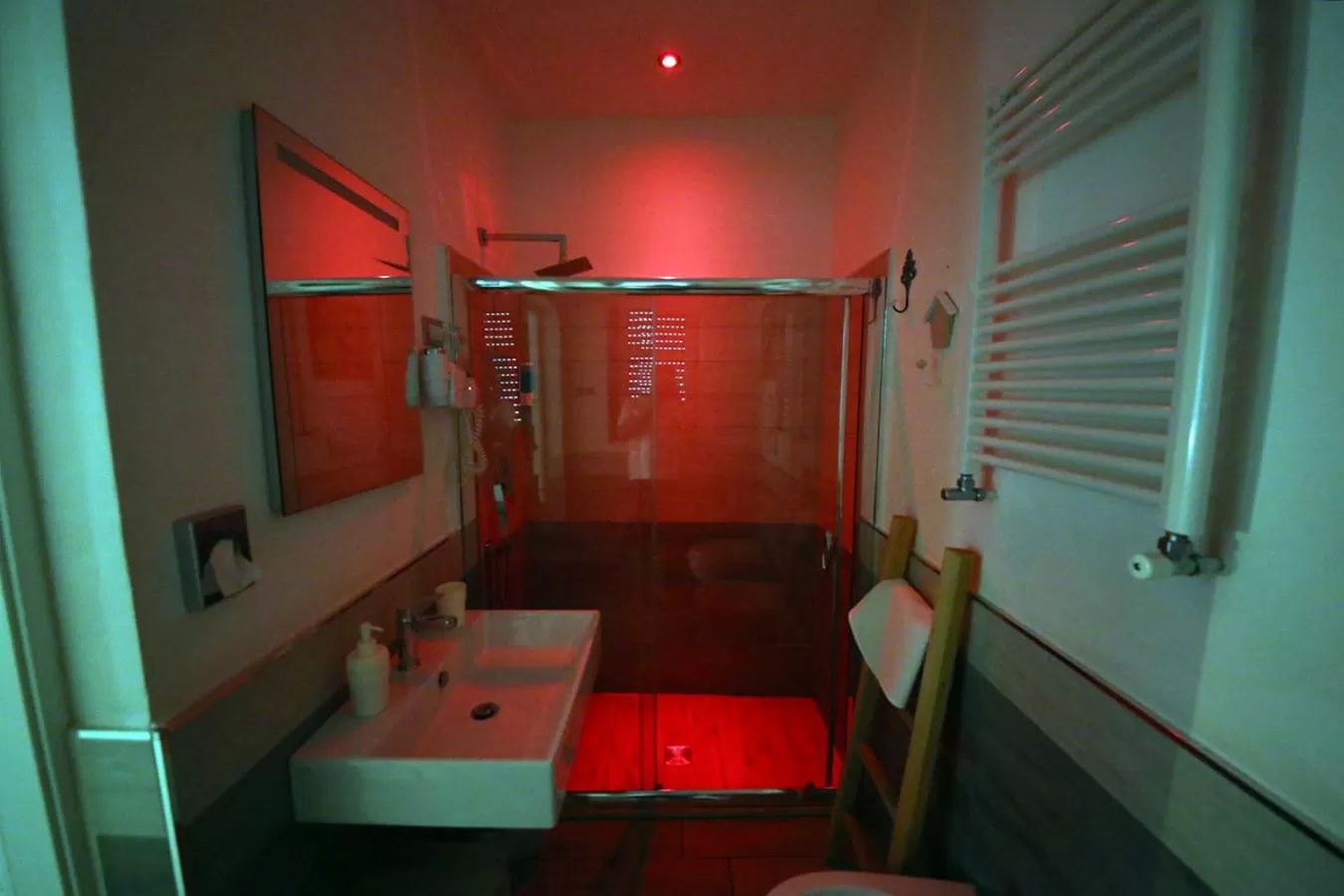 Shower in La piazzetta