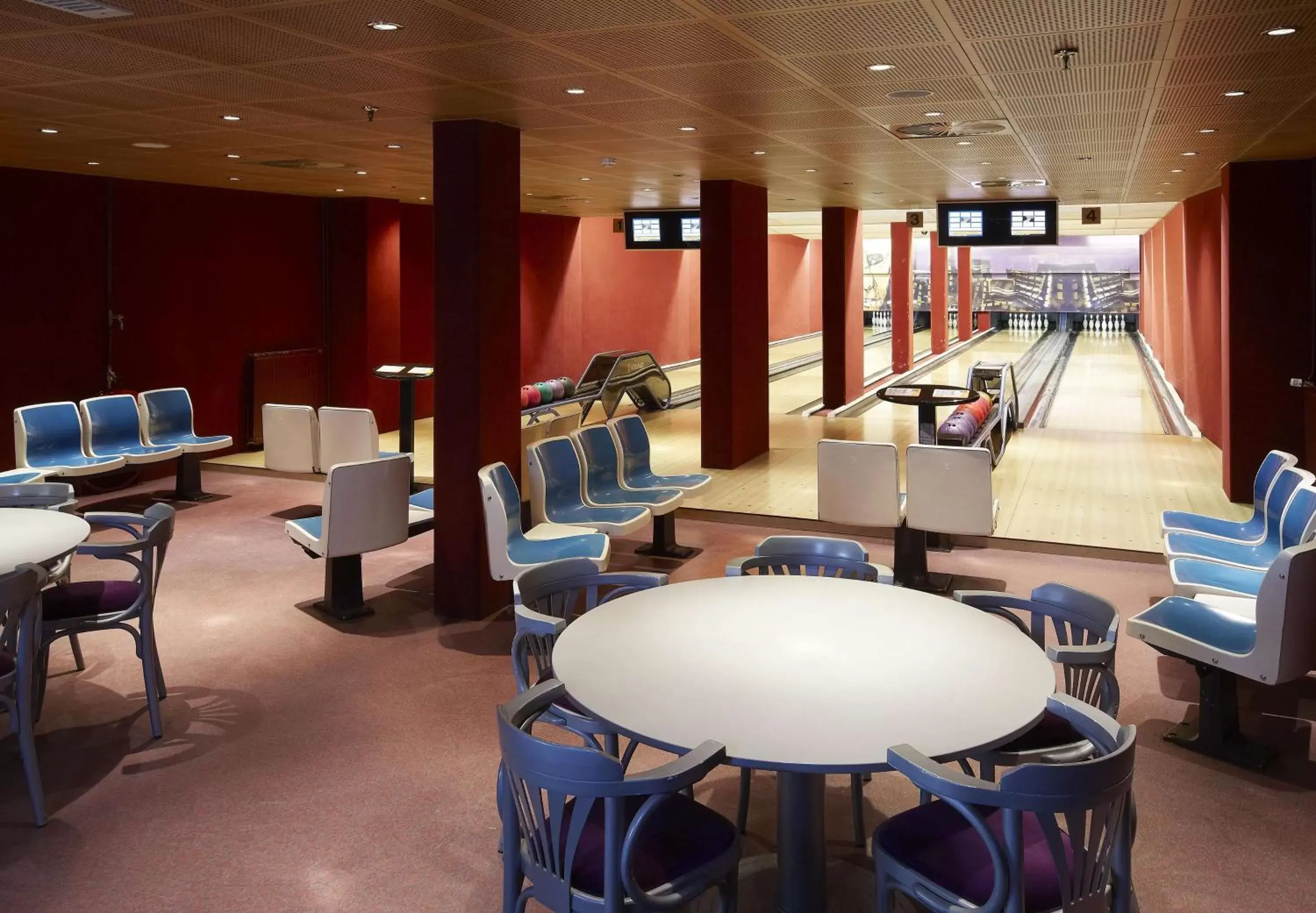 Bowling, Restaurant/Places to Eat in NH Noordwijk Conference Centre Leeuwenhorst