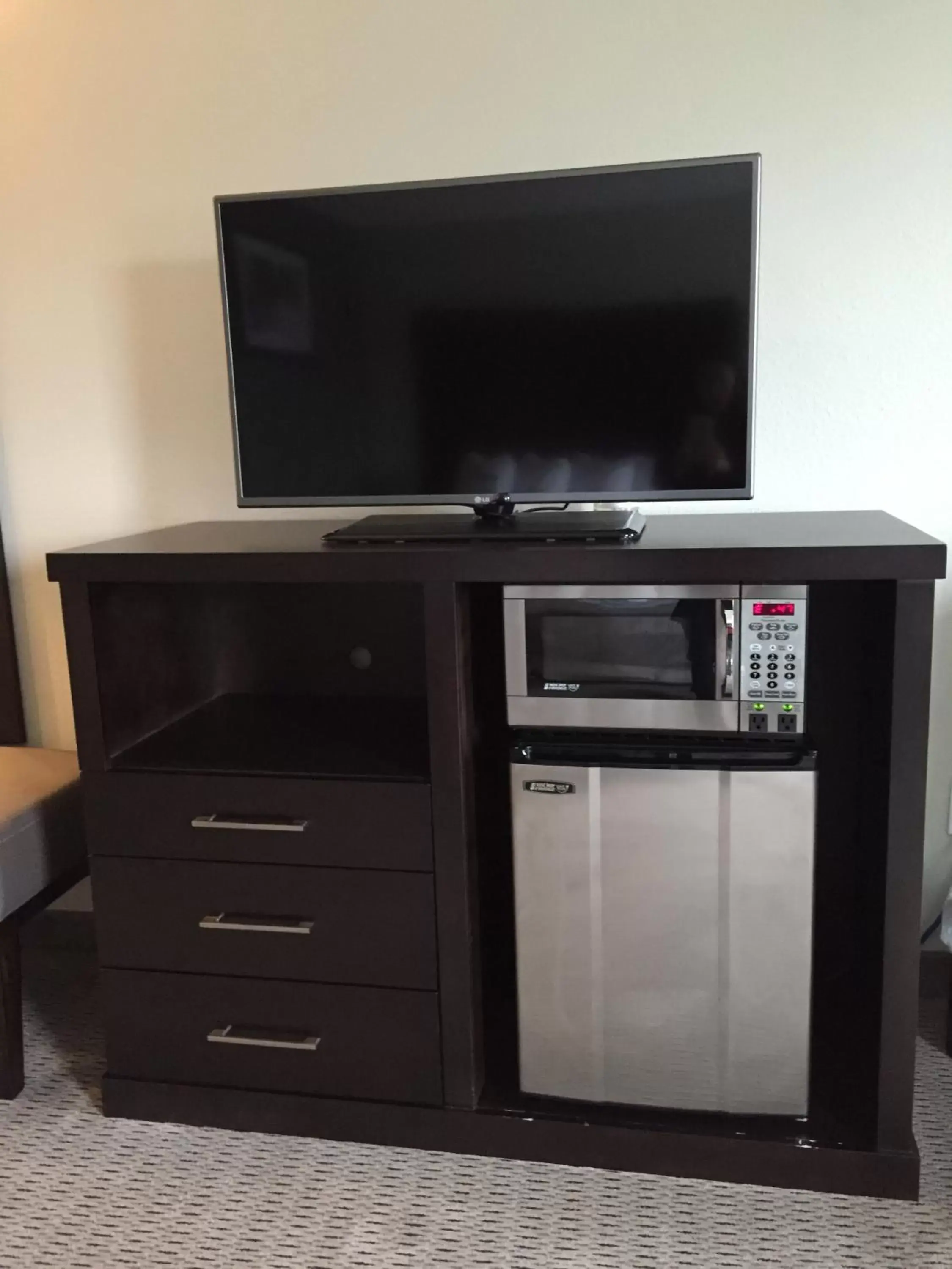 TV and multimedia, TV/Entertainment Center in Baymont by Wyndham College Station