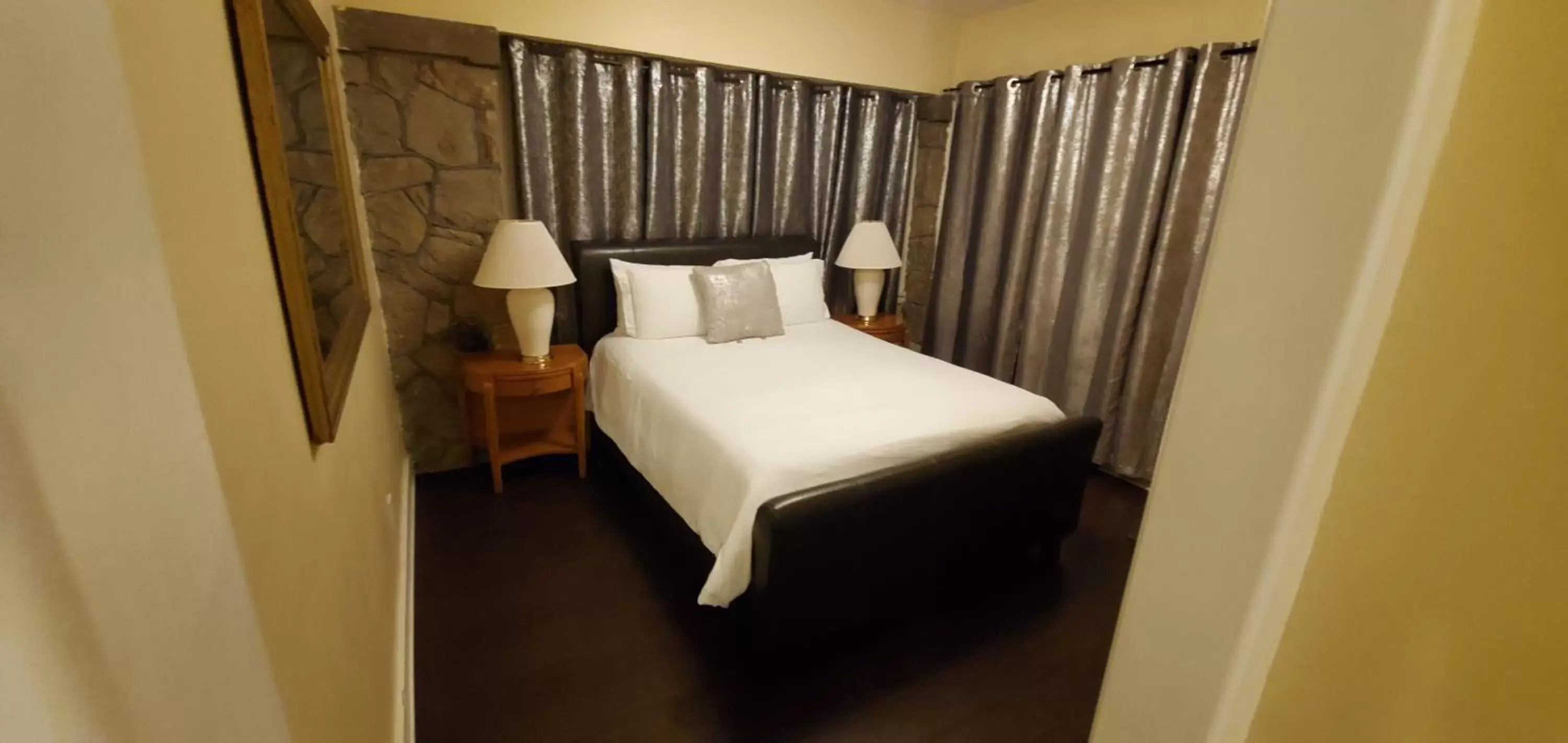 Bed in Glen Tavern Inn Bed in Glen Tavern Inn