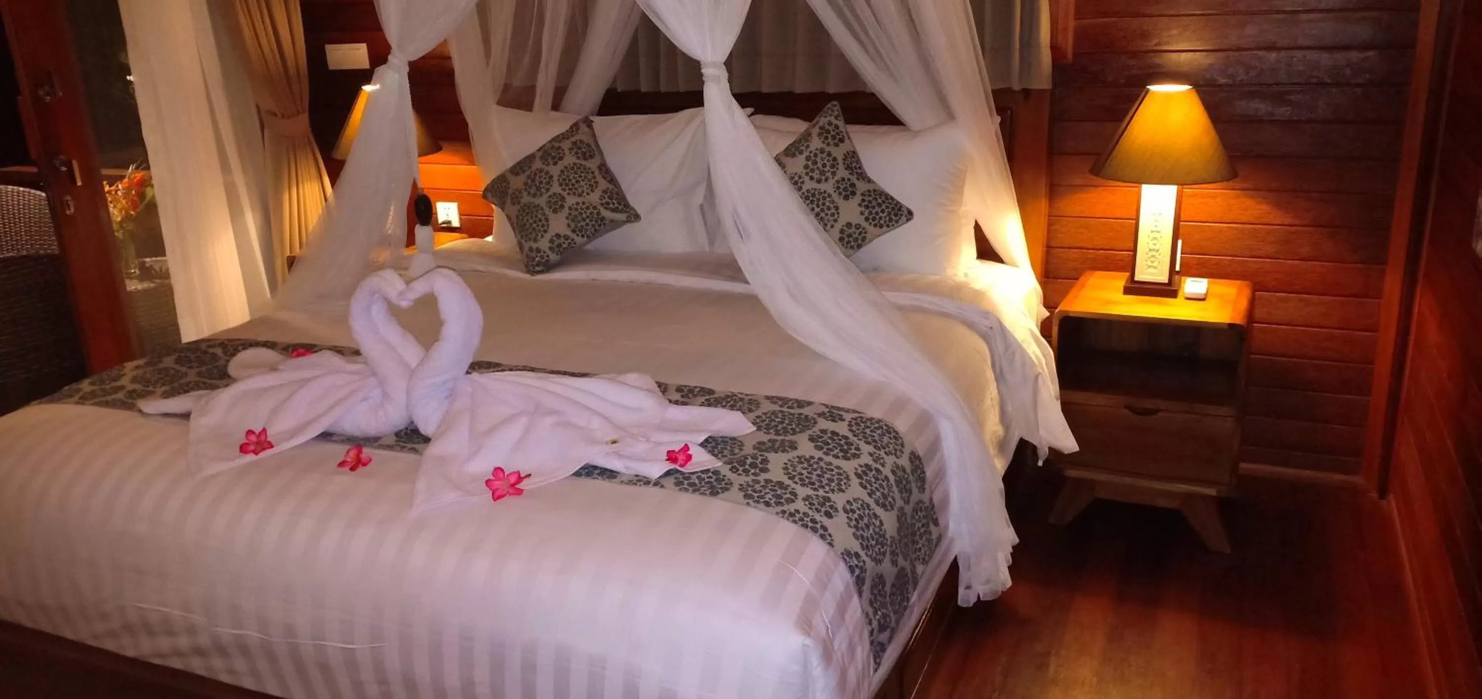 Property building, Bed in Mamamia Island Villa