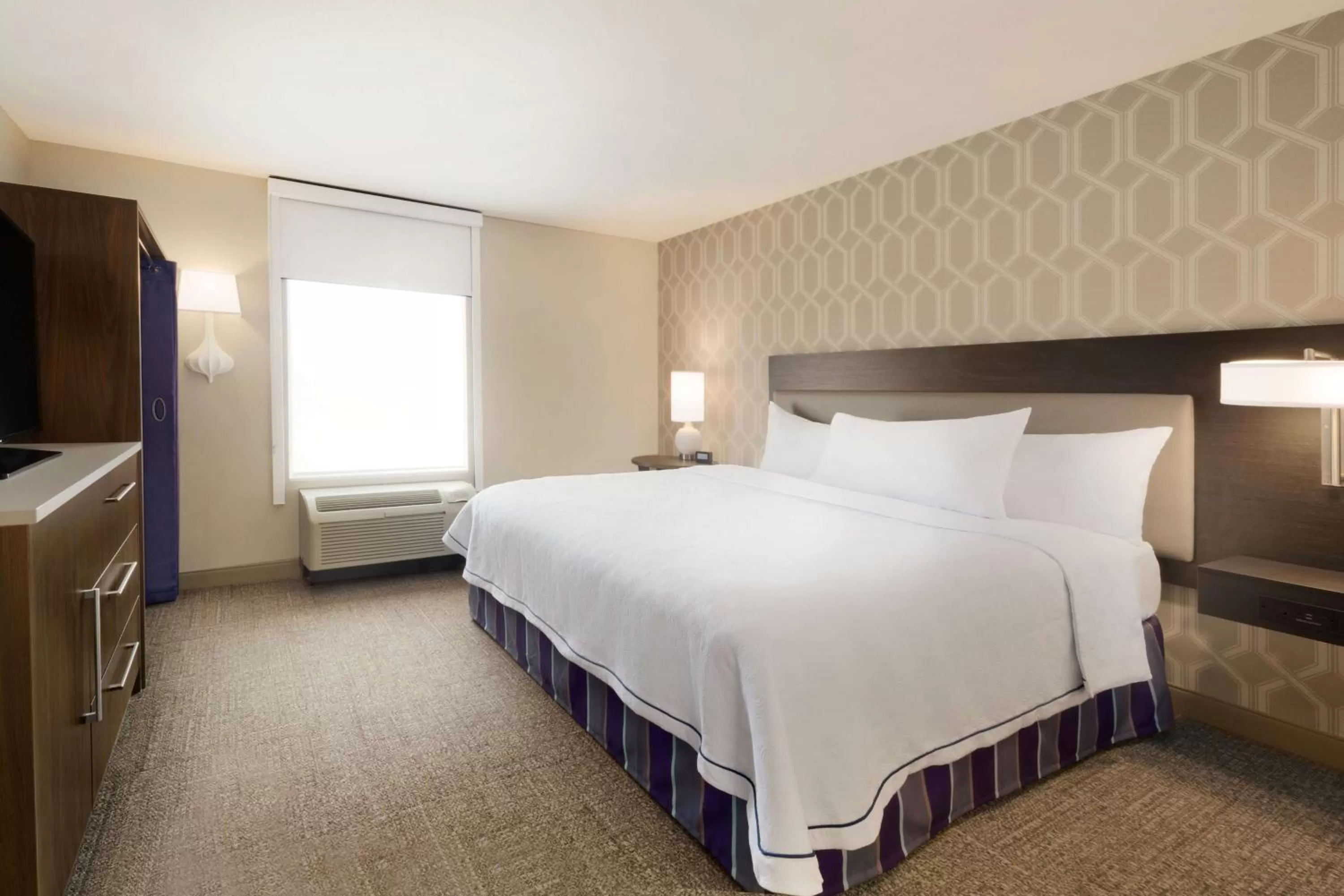 Bed in Home2 Suites By Hilton Menomonee Falls Milwaukee