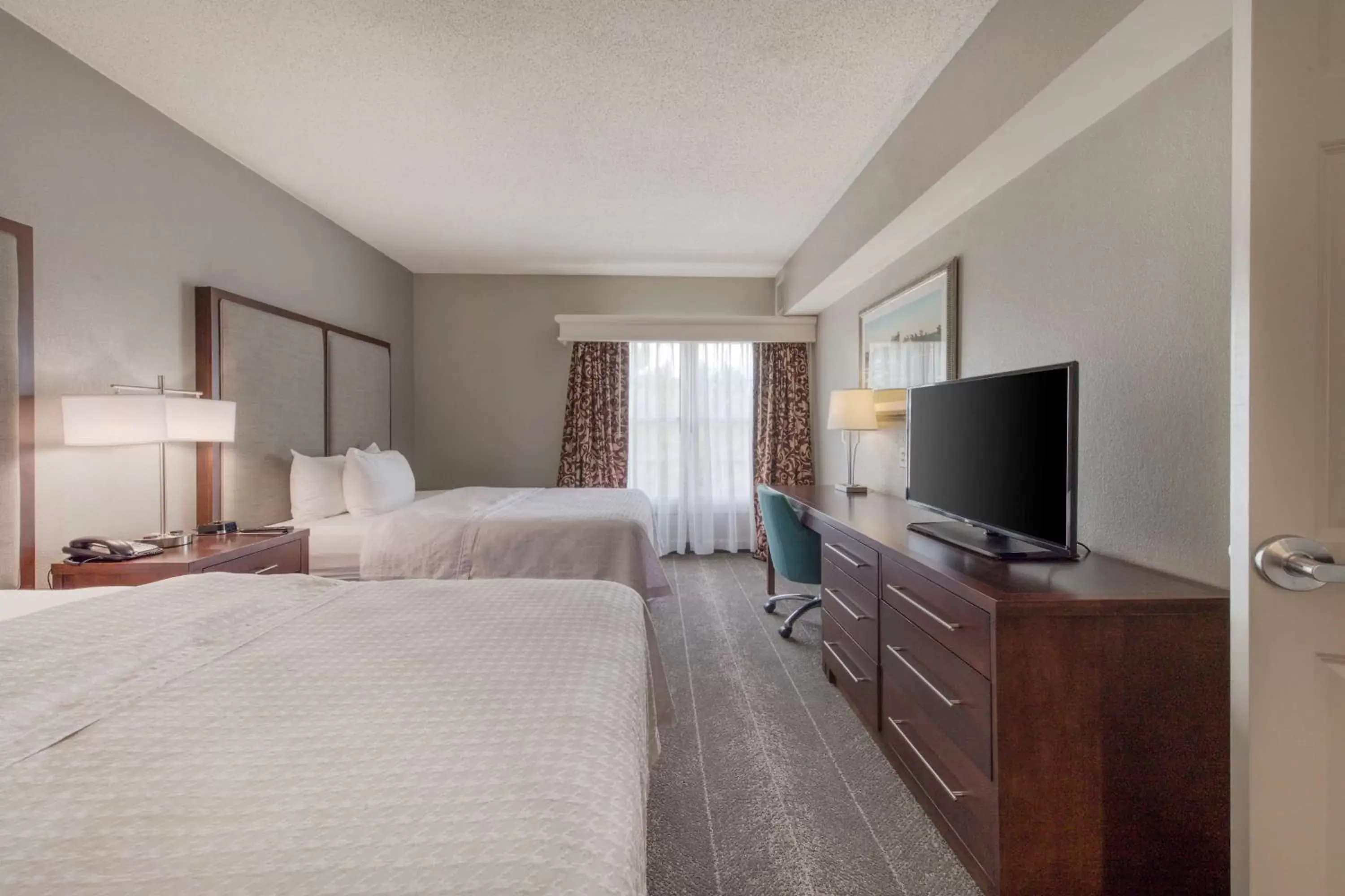 Bedroom, TV/Entertainment Center in Homewood Suites by Hilton Olmsted Village