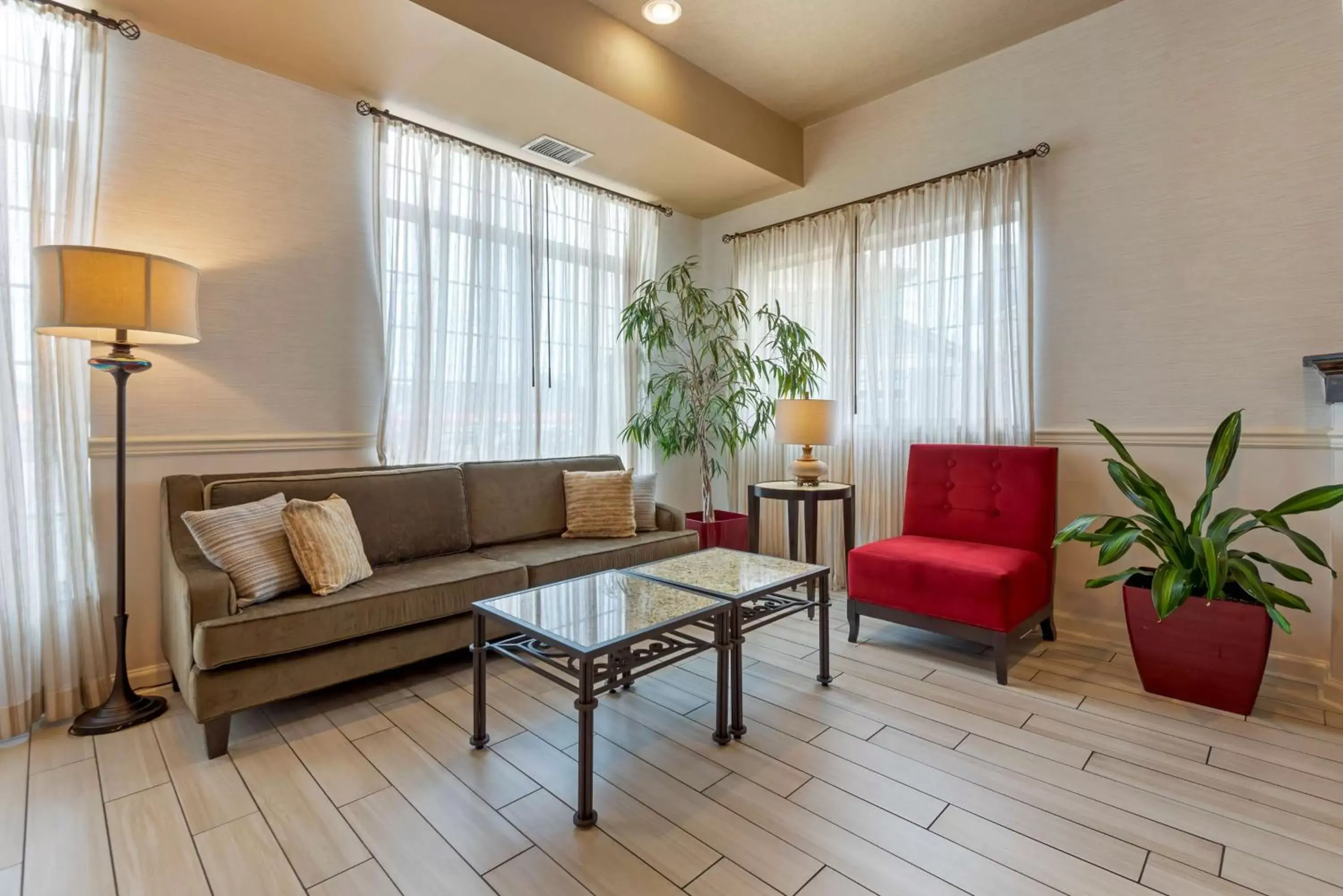 Lobby or reception, Seating Area in Best Western PLUS Vineyard Inn and Suites