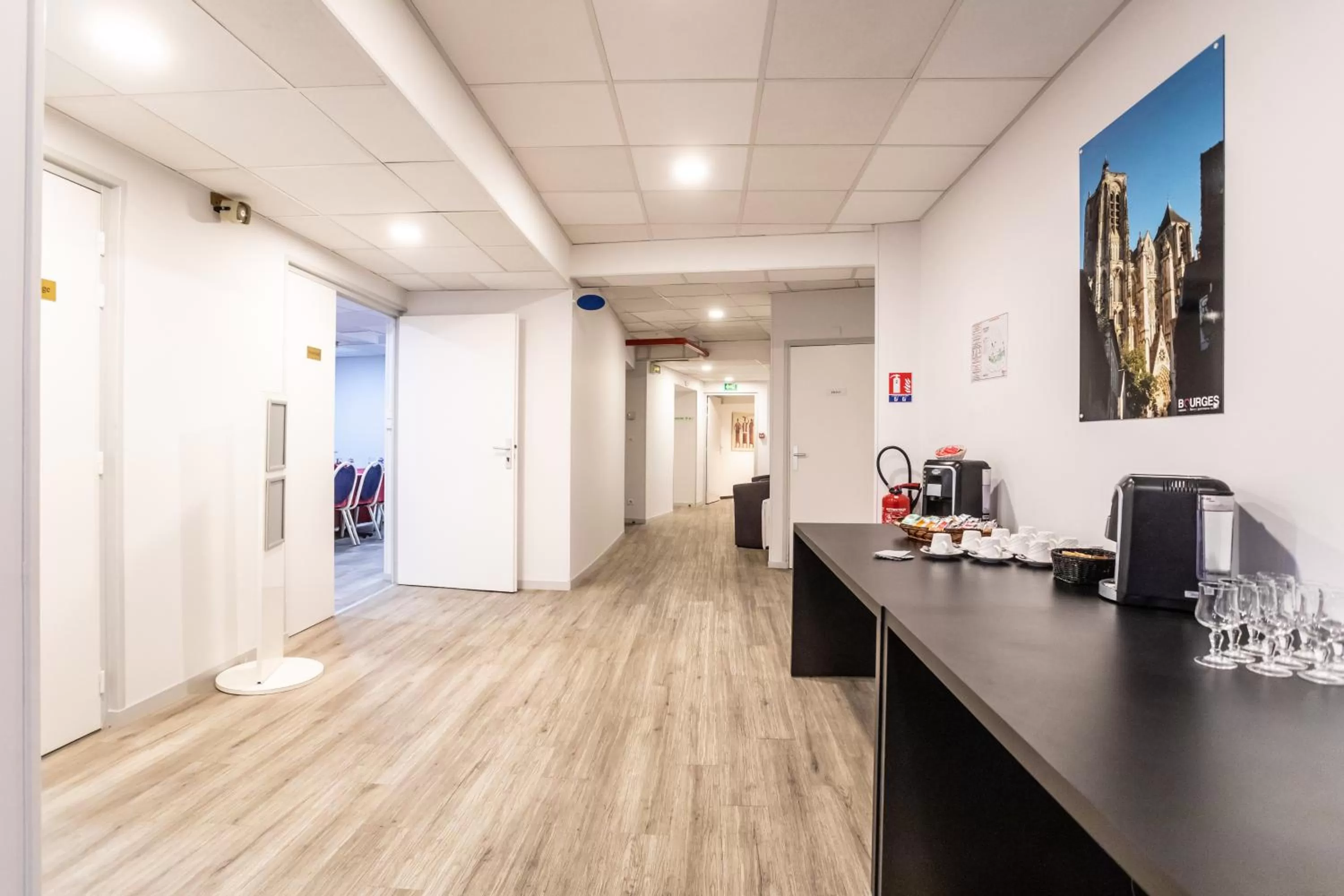 Entertainment in Hôtel The Originals City Le Berry - proche centre-ville - Gare - parking - recharge véhicule