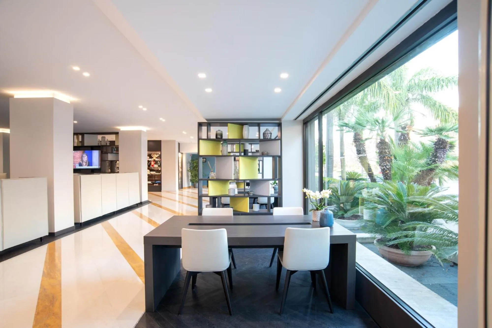 Lobby or reception in Mercure Roma West