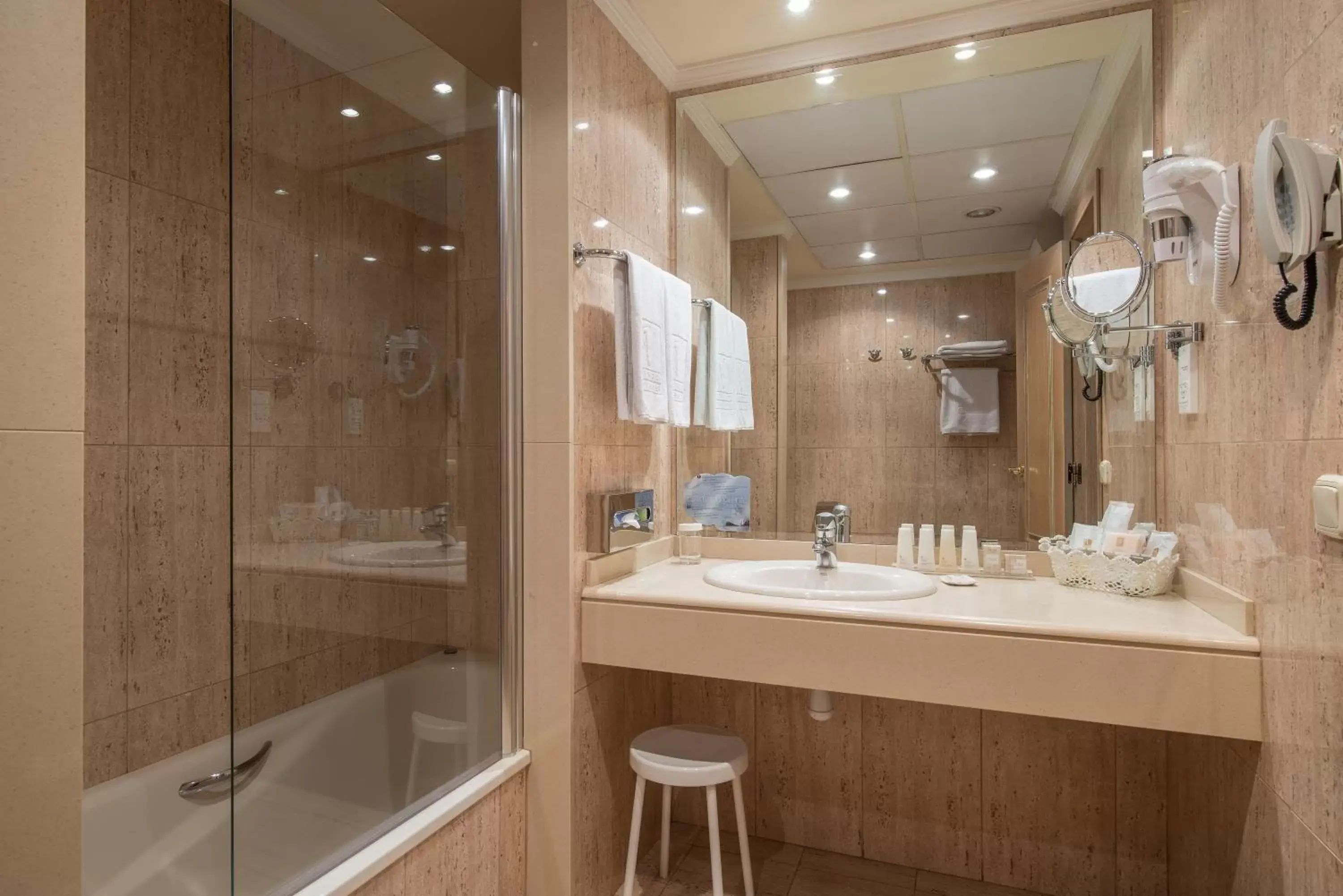 Shower, Bathroom in Vincci Lys