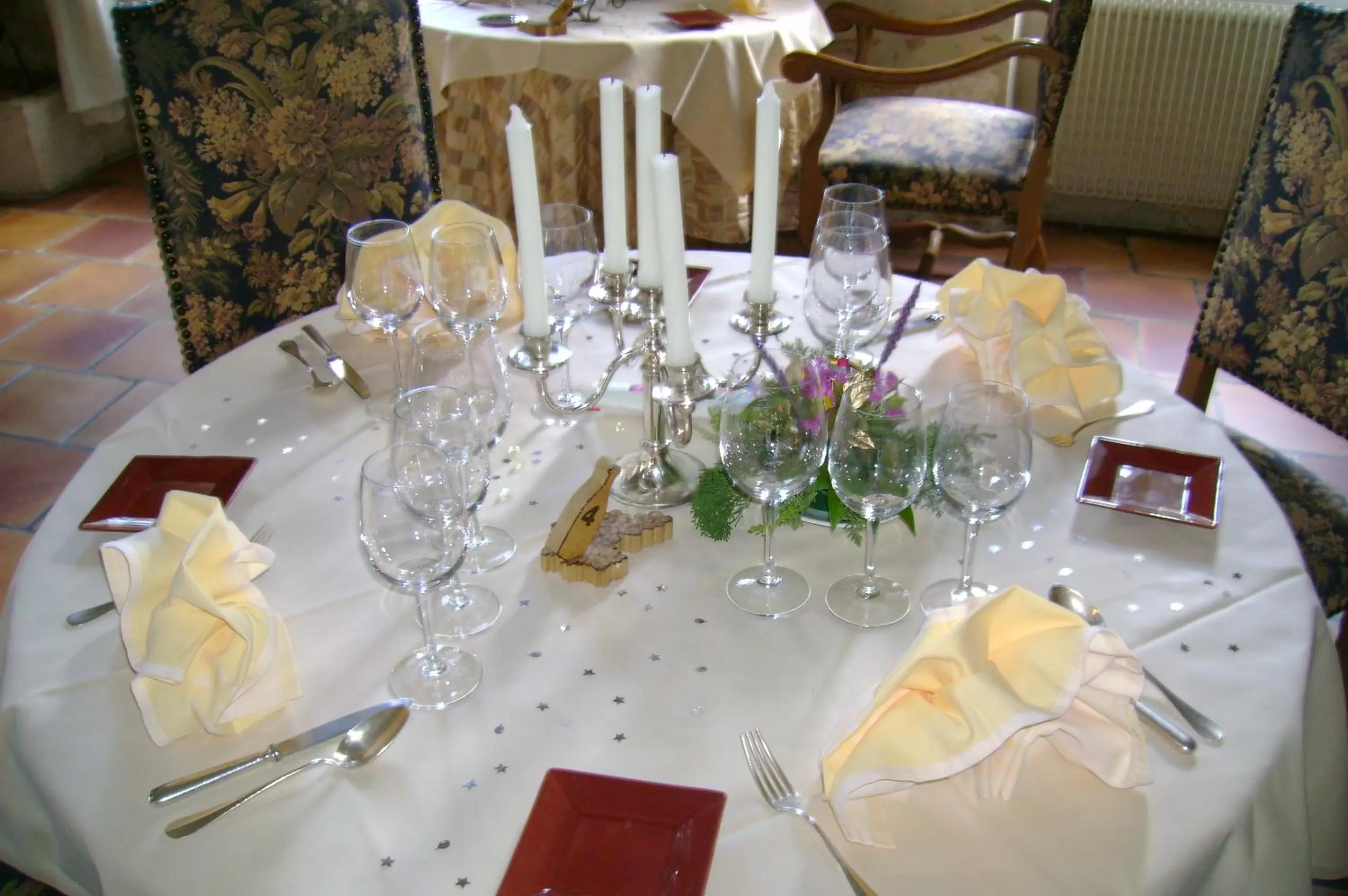 Restaurant/places to eat in Logis Auberge De Tavel