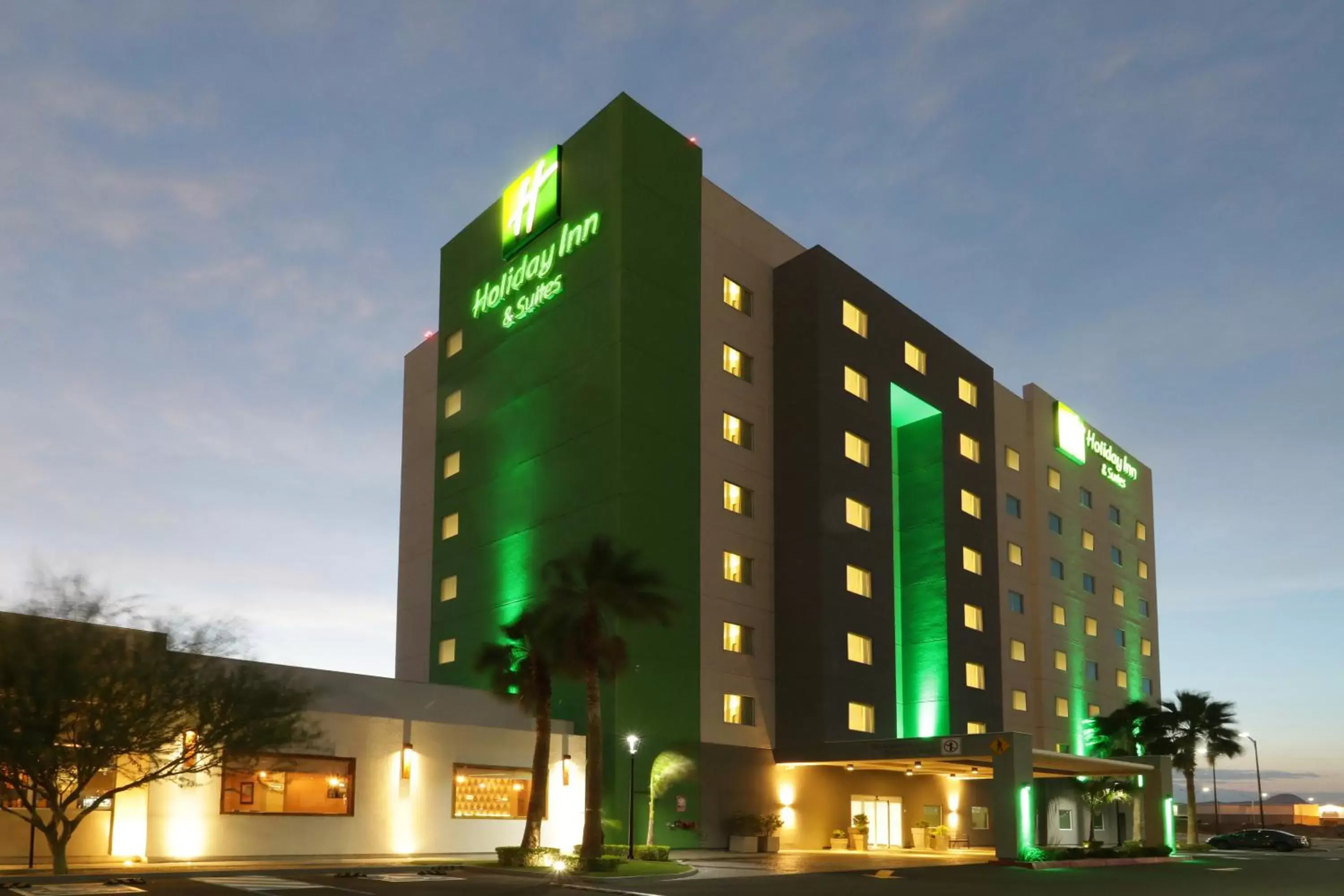 Property Building in Holiday Inn Hotel & Suites Hermosillo Aeropuerto, an IHG Hotel