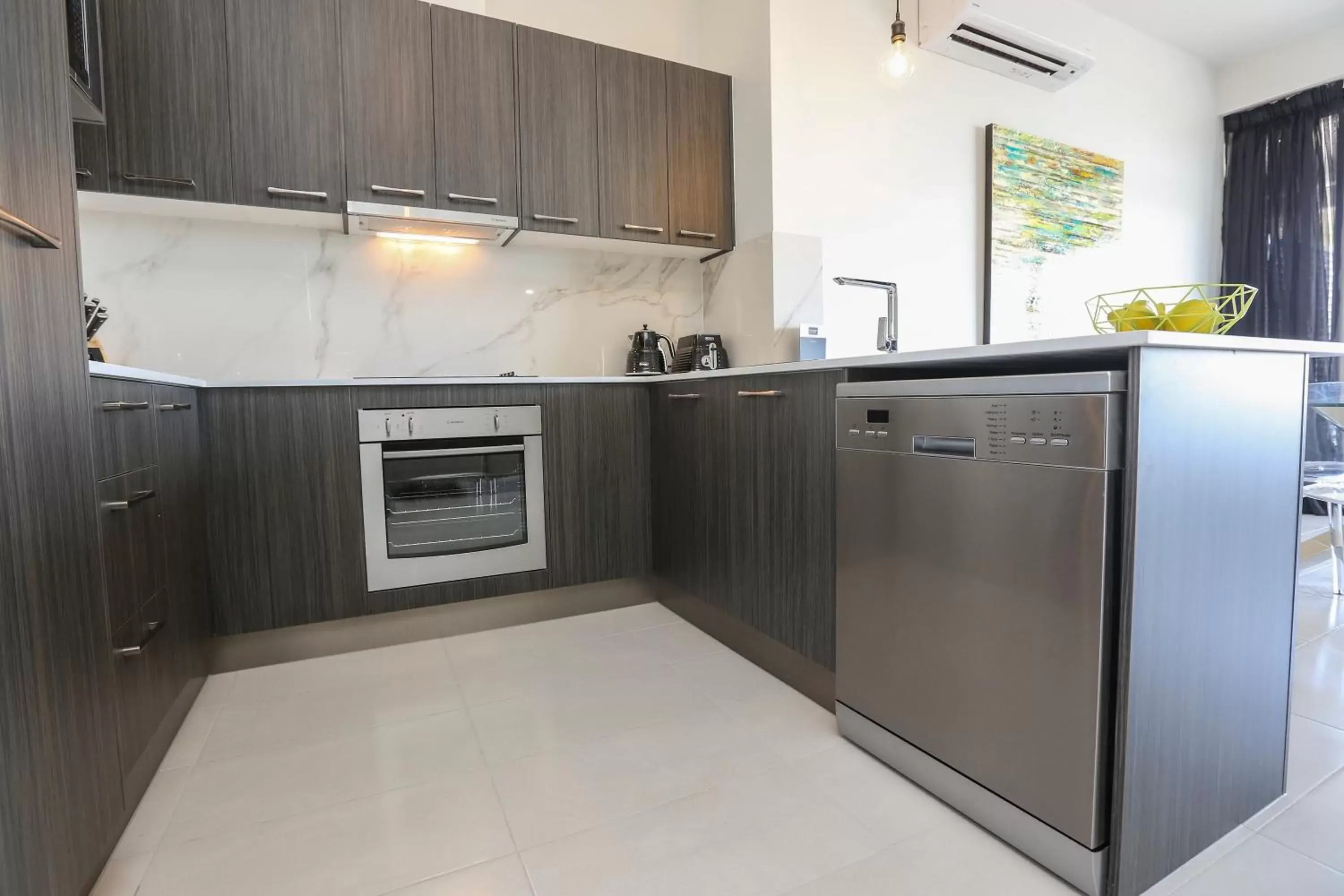 Premium One-Bedroom Apartment in Indulge Apartments - CBD