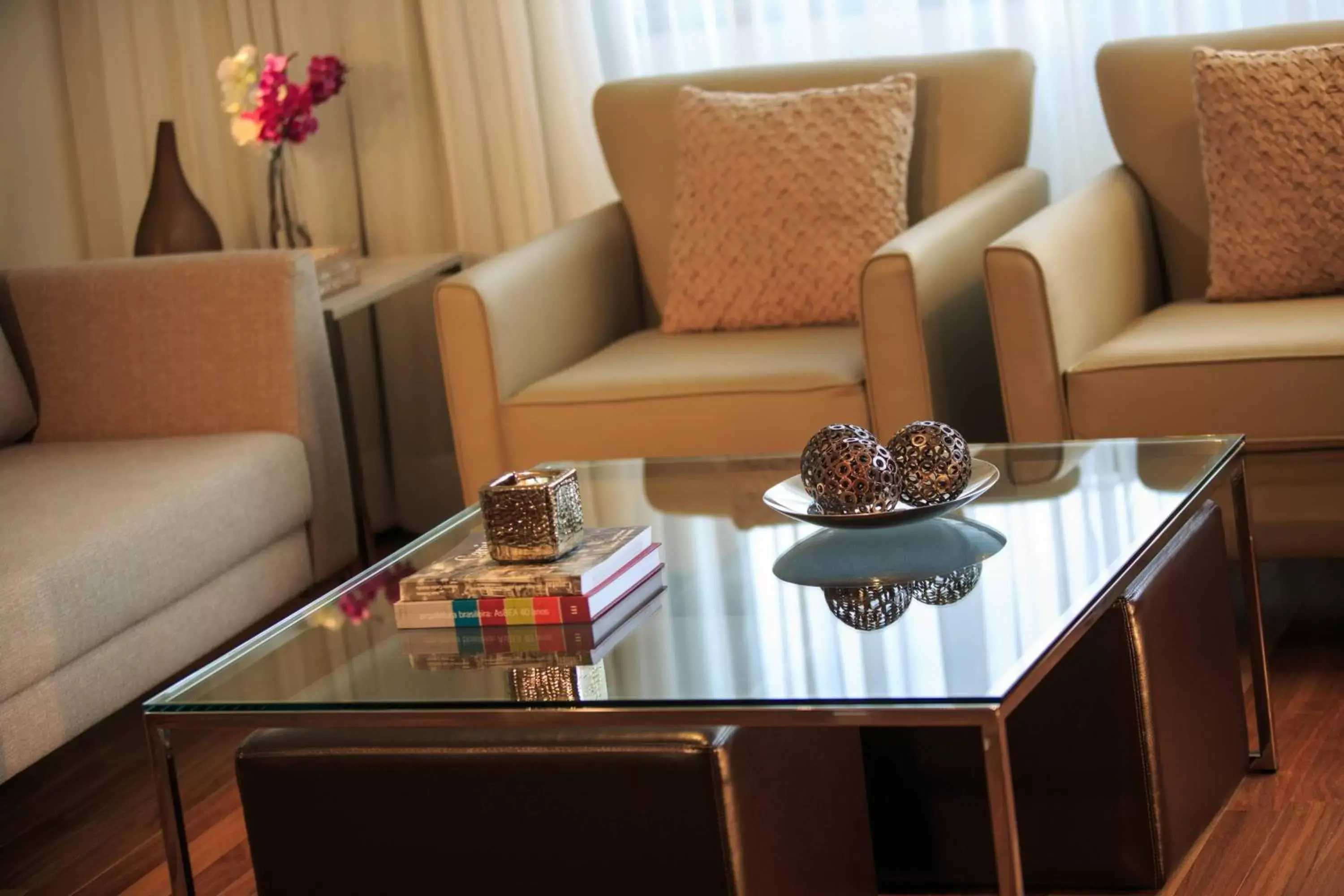 Photo of the whole room, Seating Area in Renaissance São Paulo Hotel