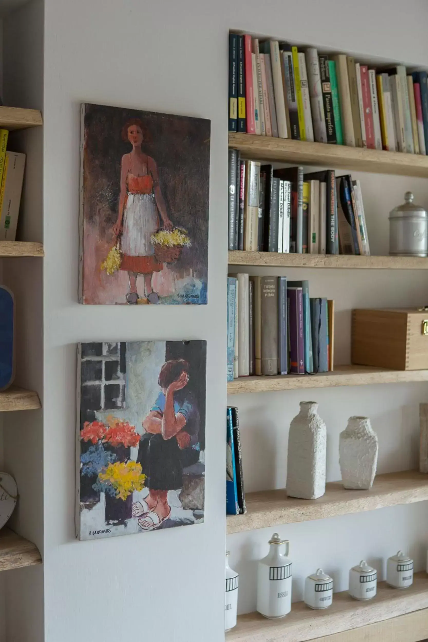 Area and facilities, Library in A Casa Di Ita