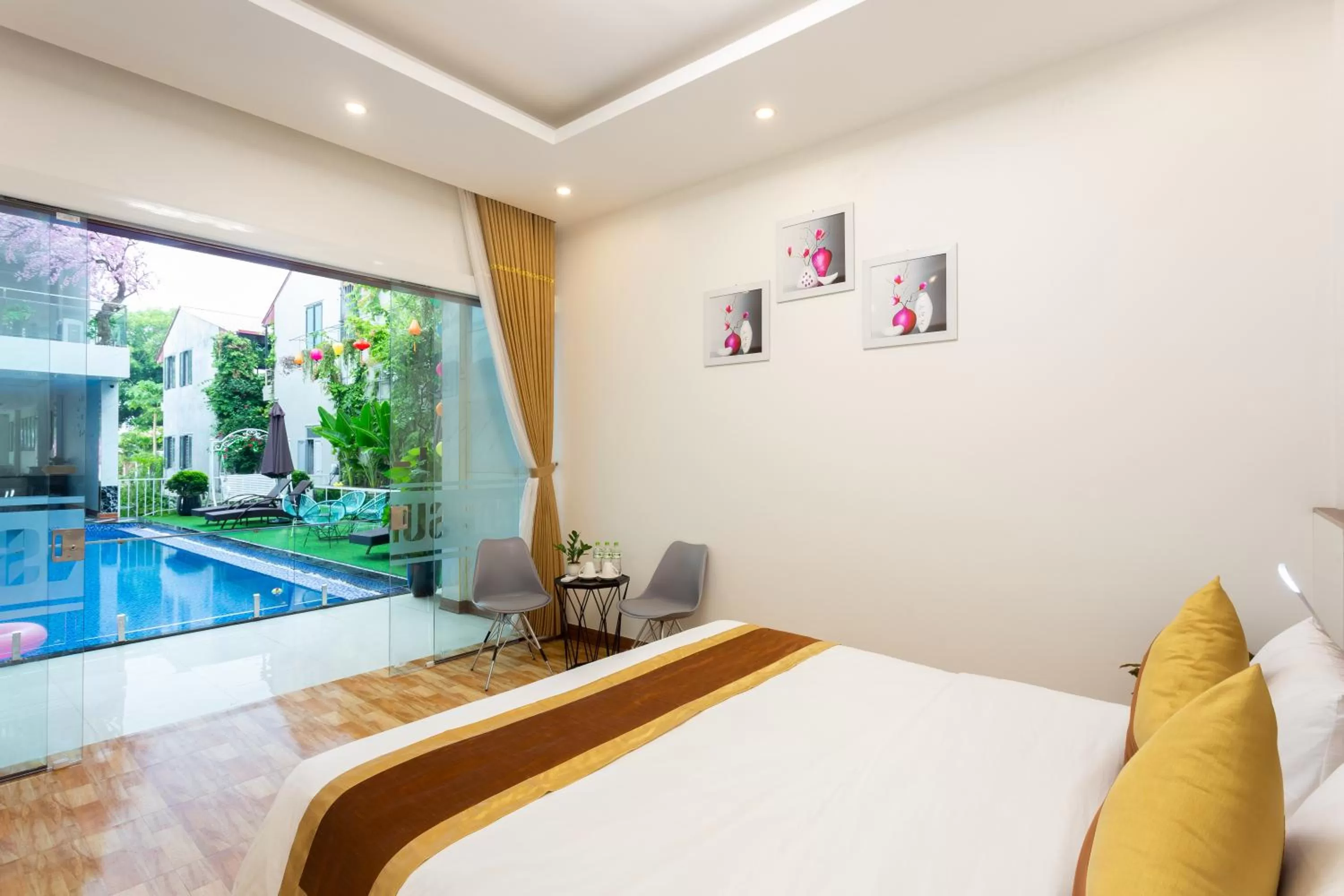 Bedroom in TAM COC SUNSHINE HOTEL