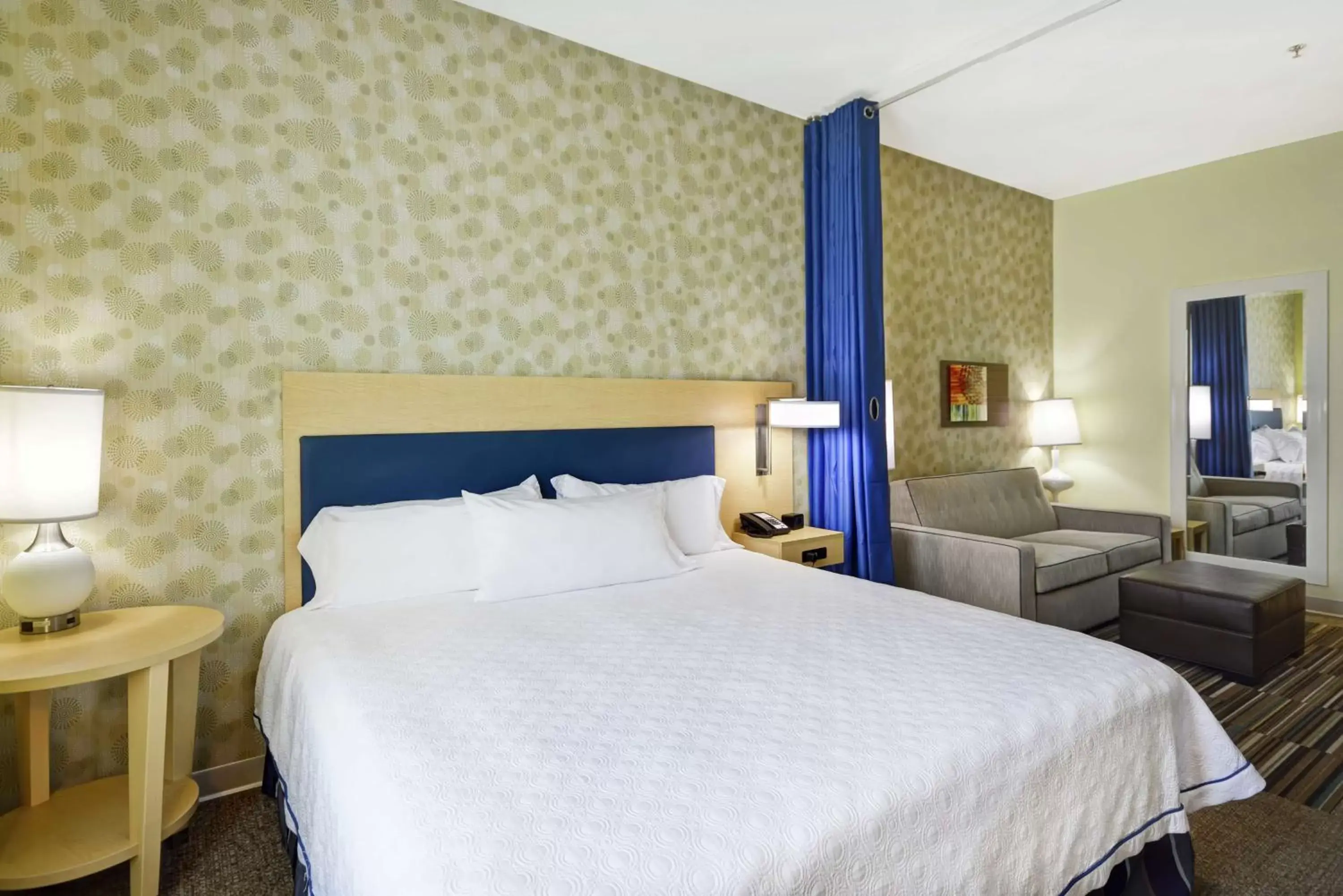 Living room, Bed in Home2 Suites by Hilton Brownsville Living room, Bed in Home2 Suites by Hilton Brownsville