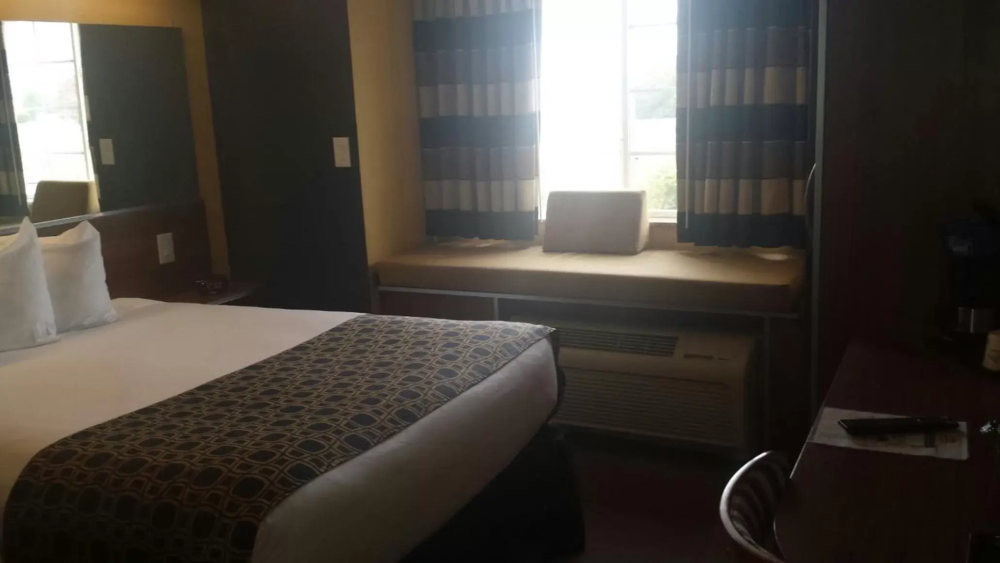 Queen Room - Non-Smoking in Microtel Inn & Suites by Wyndham Columbus Near Fort Moore