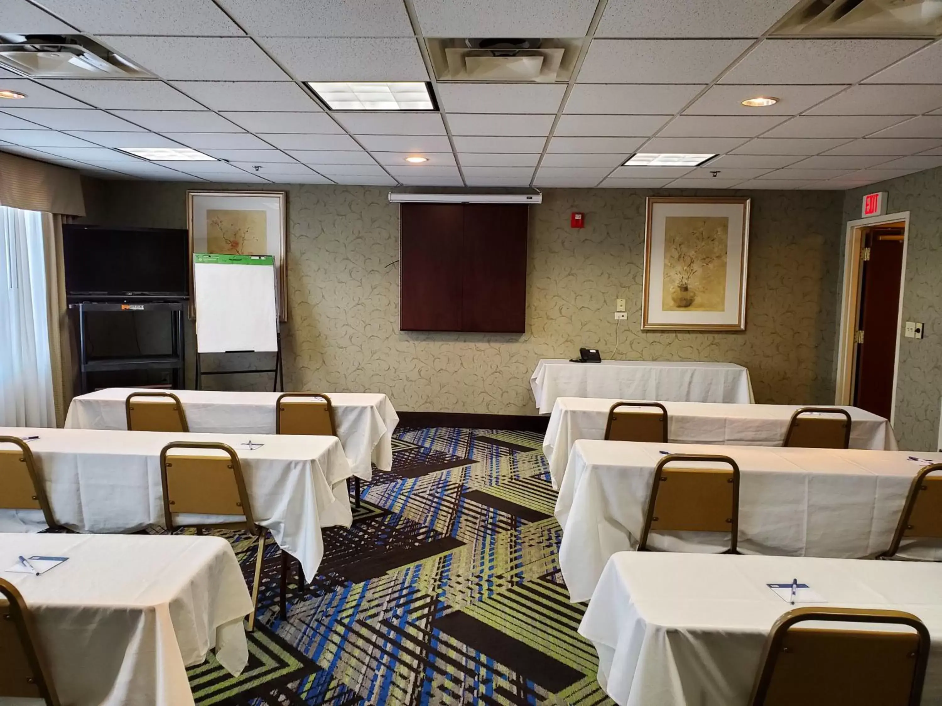 Meeting/conference room in Holiday Inn Express Hotel & Suites Columbus Airport, an IHG Hotel
