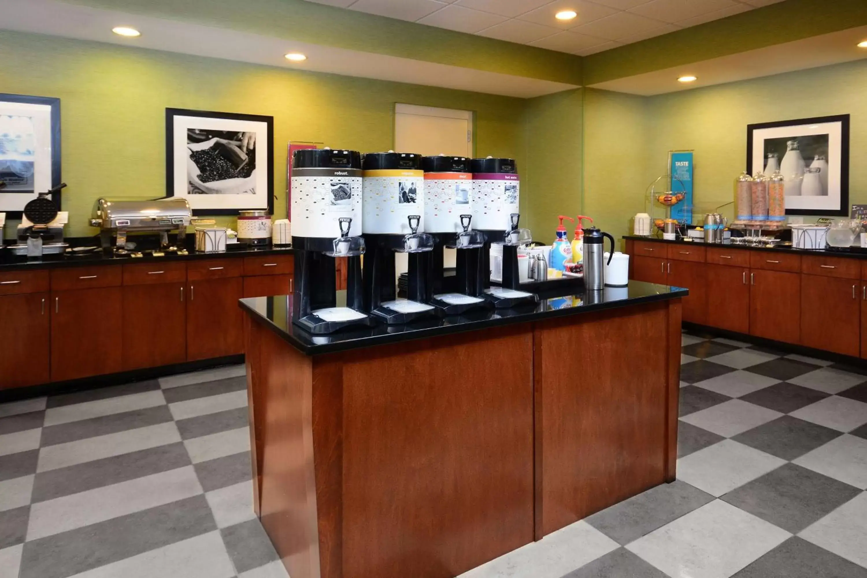 Breakfast, Restaurant/Places to Eat in Hampton Inn and Suites Lynchburg