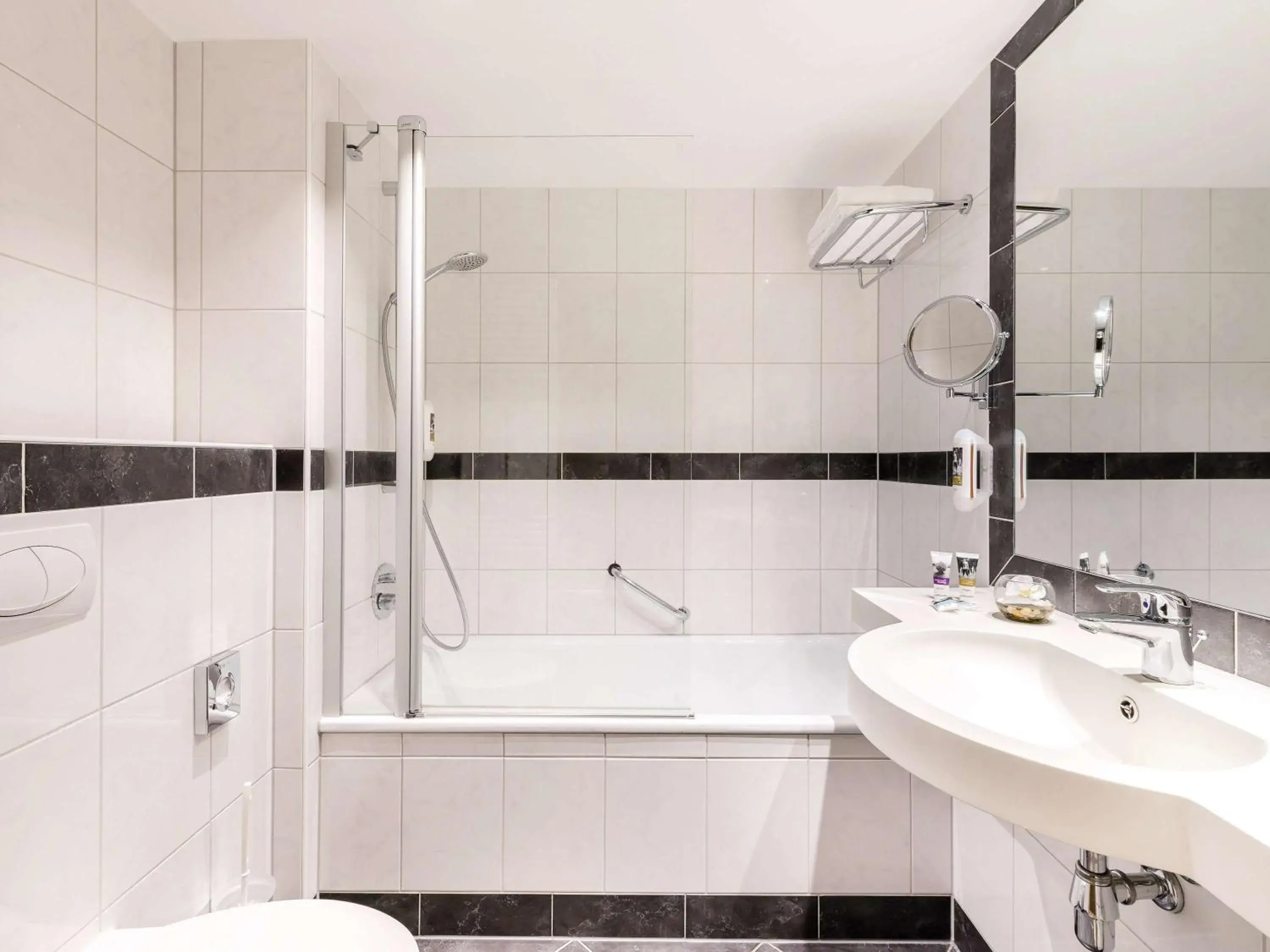 Bathroom in Mercure Hotel Saarbrücken City