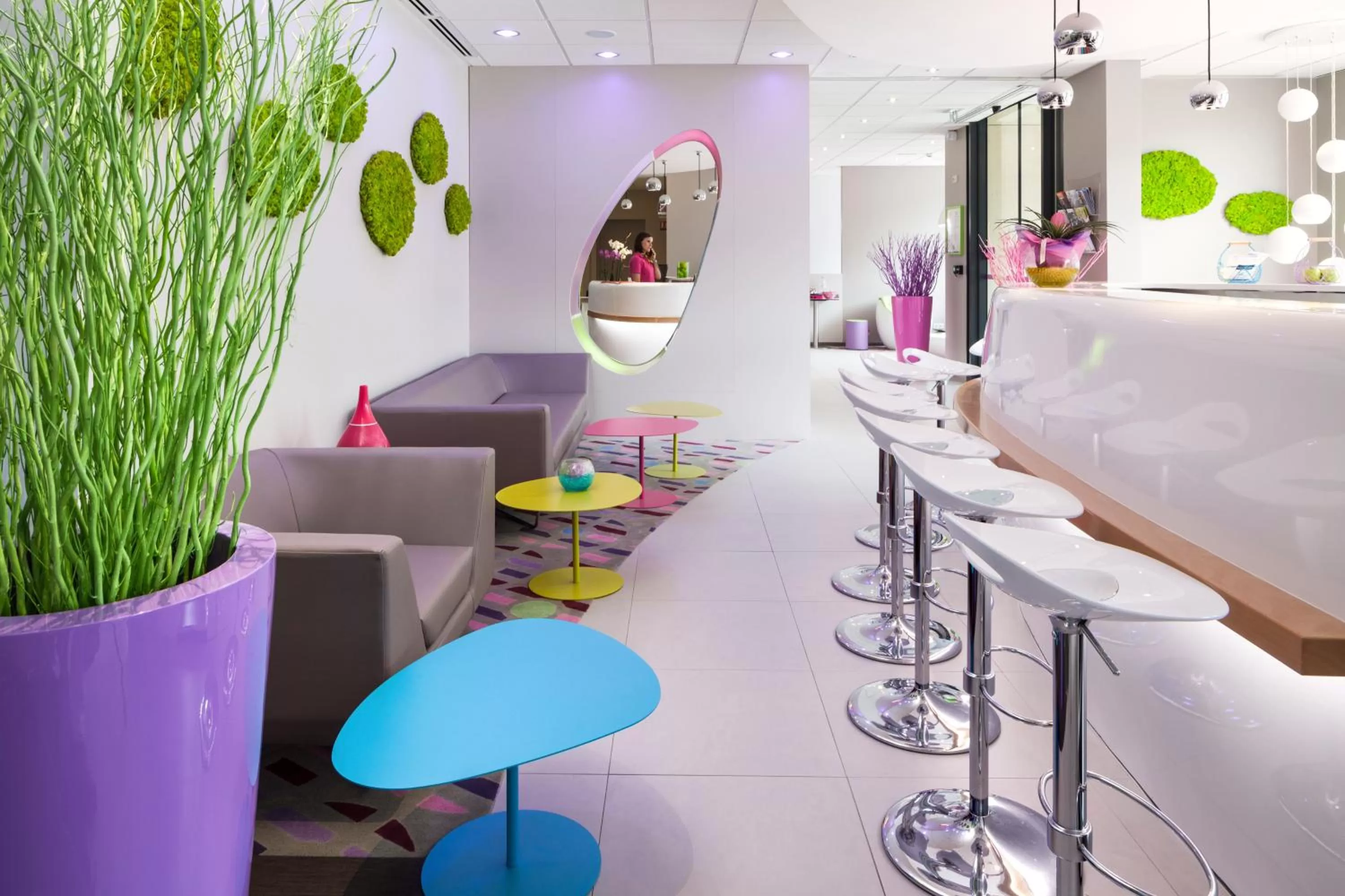 Lounge or bar in ibis Styles Montbéliard
