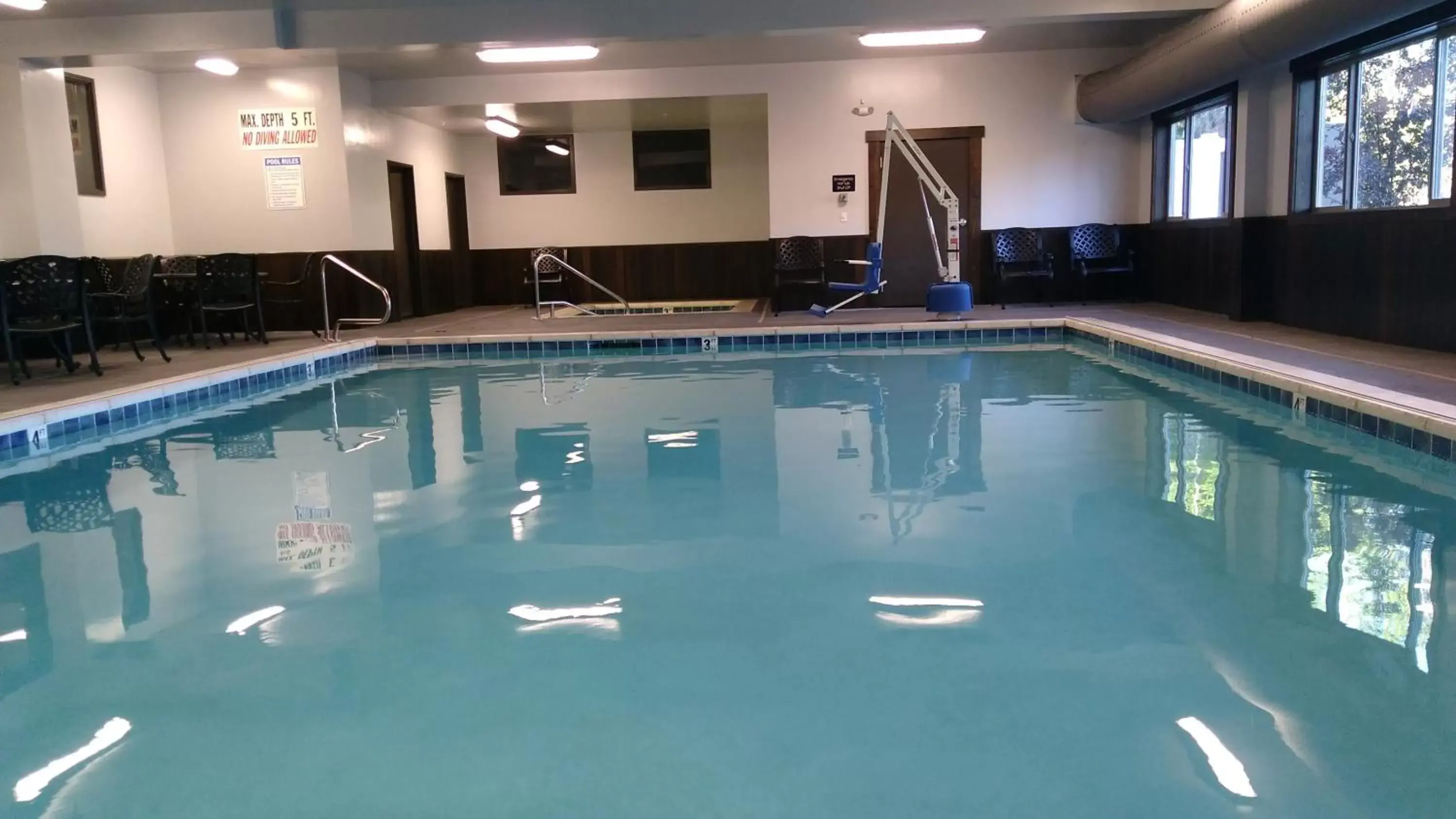 Swimming Pool in Third Street Inn