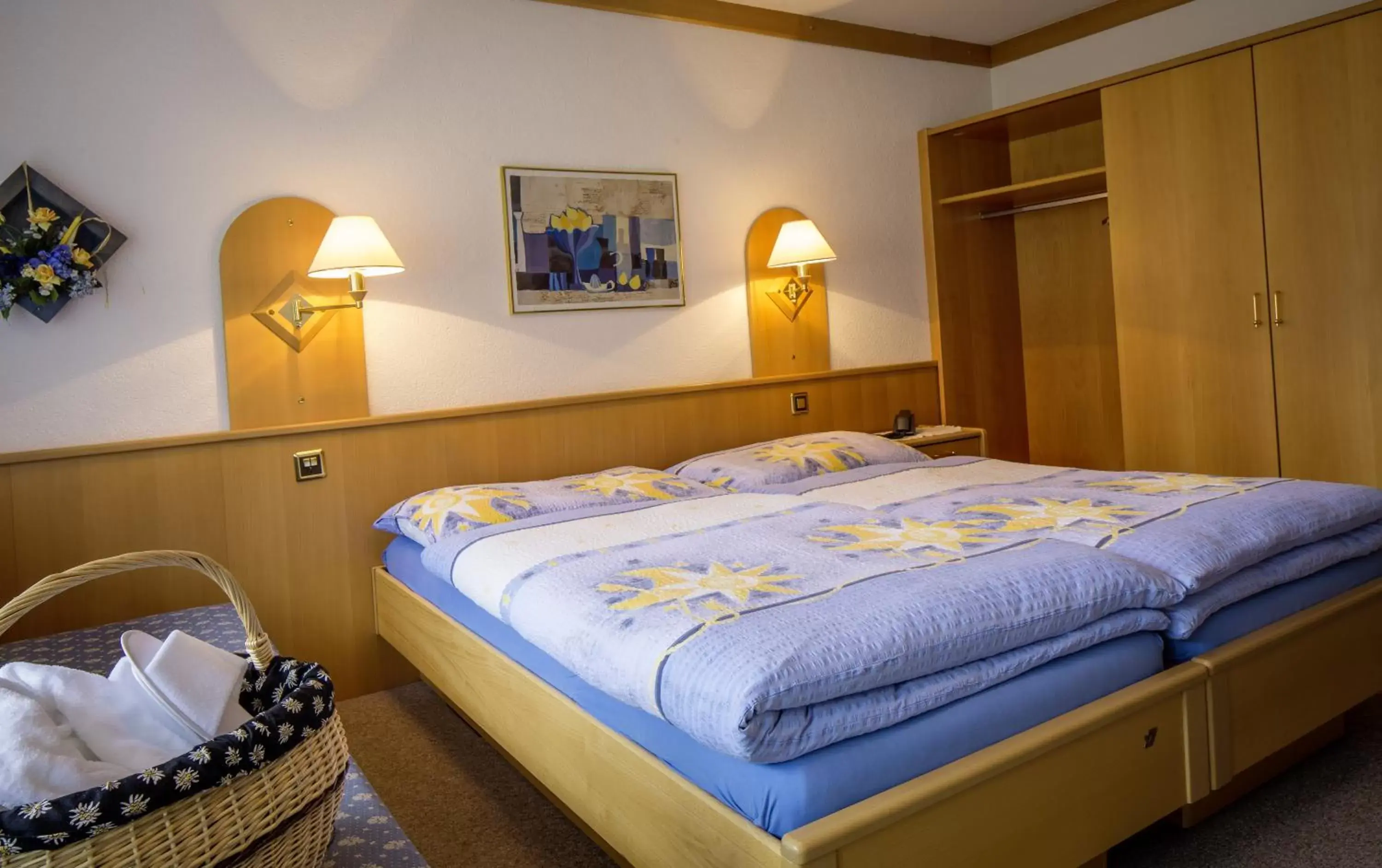 Bedroom, Bed in Hotel Alpenhof