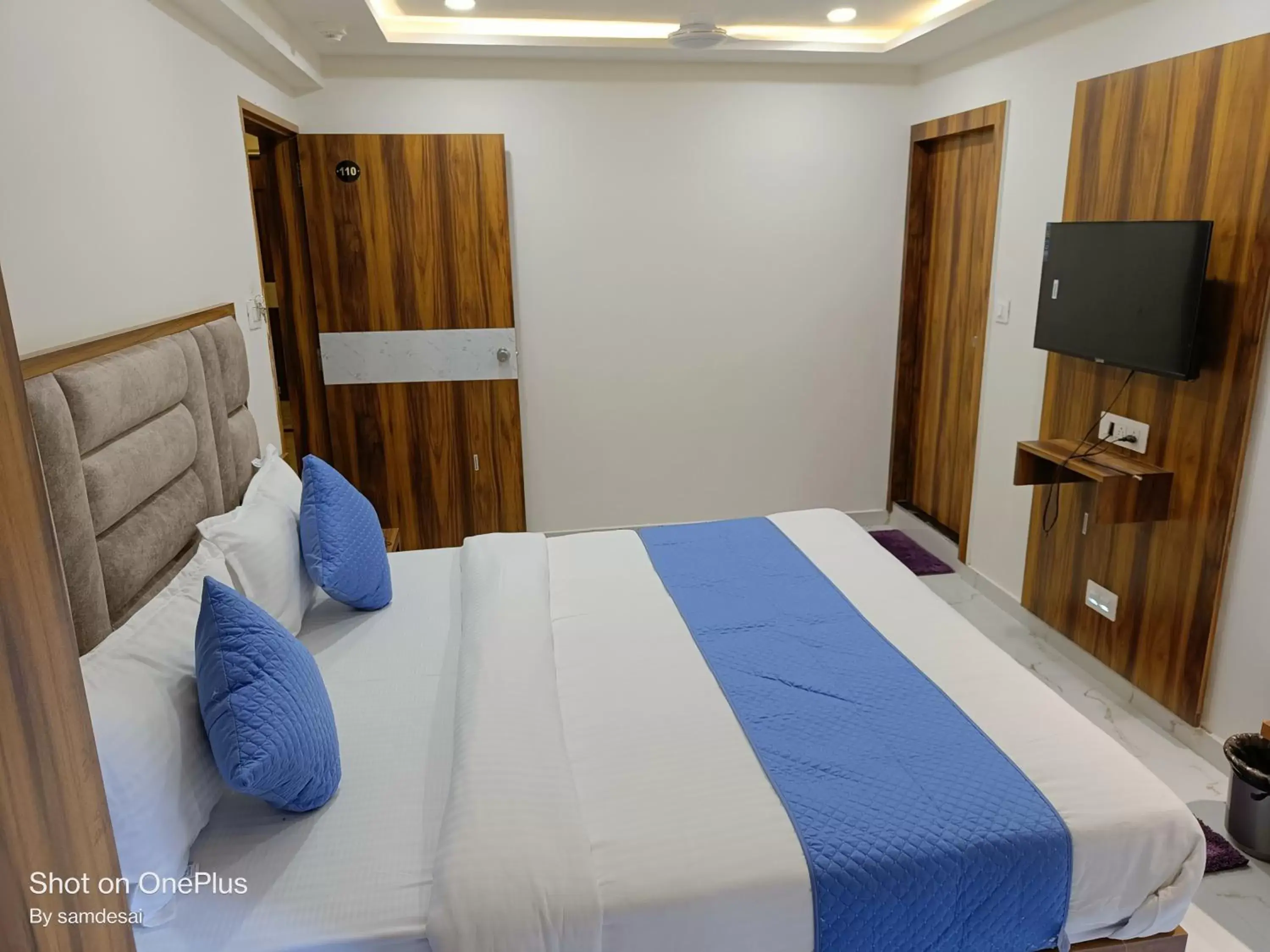 Bed in HOTEL ROYAL GRAND Bed in HOTEL ROYAL GRAND