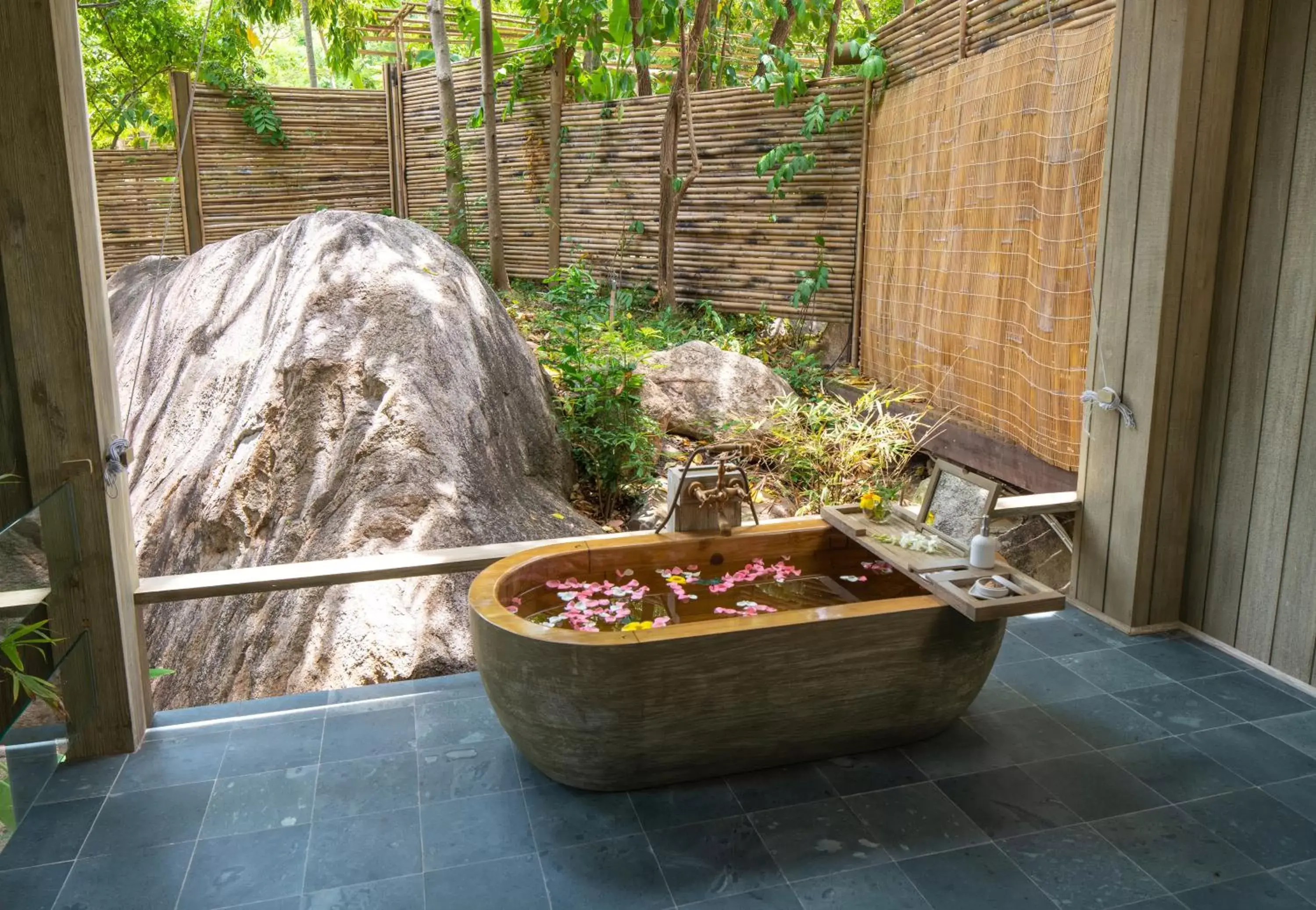 Bath in An Lam Retreats Ninh Van Bay