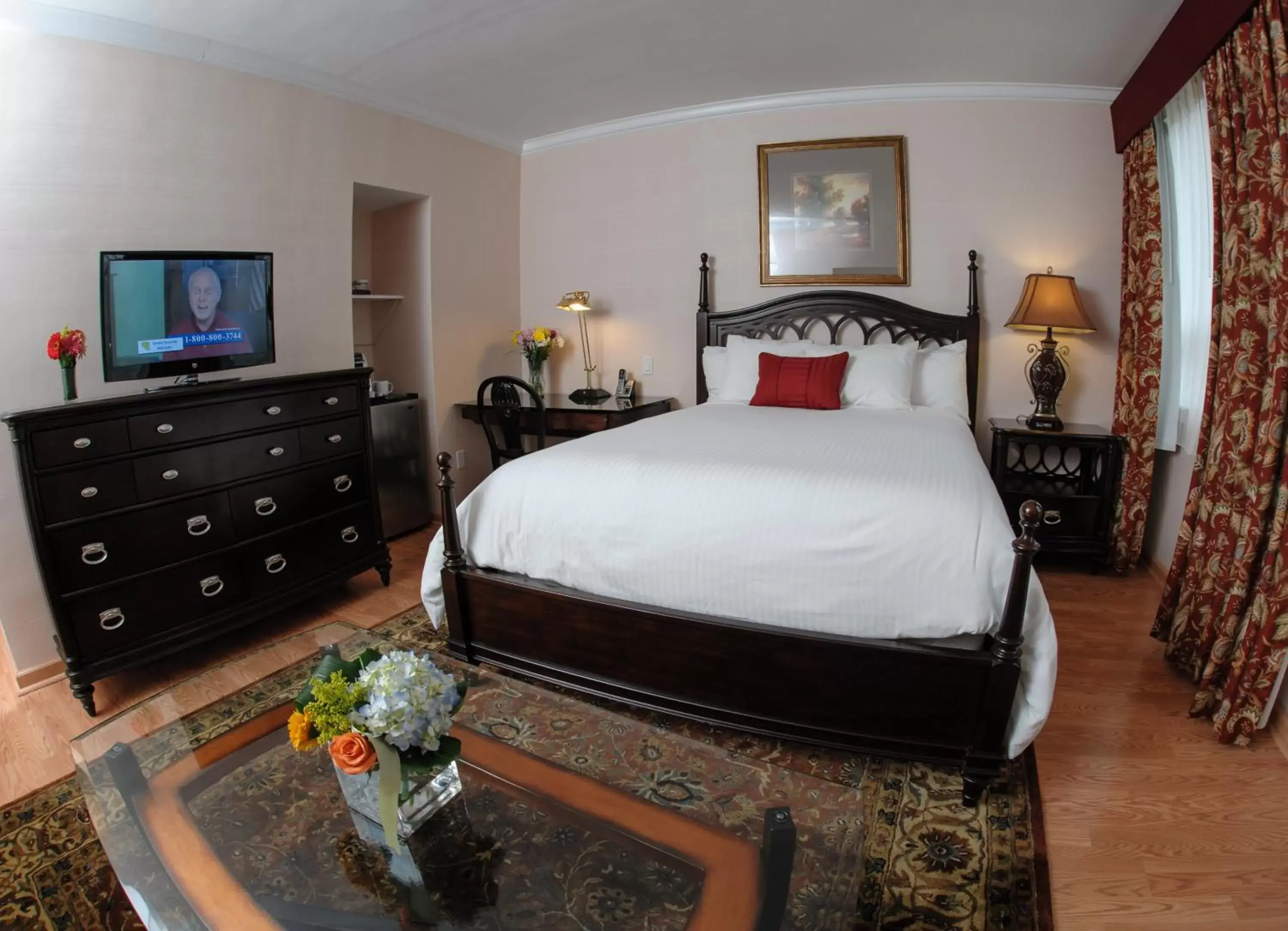 Photo of the whole room, Bed in Norwalk Inn & Conference Center
