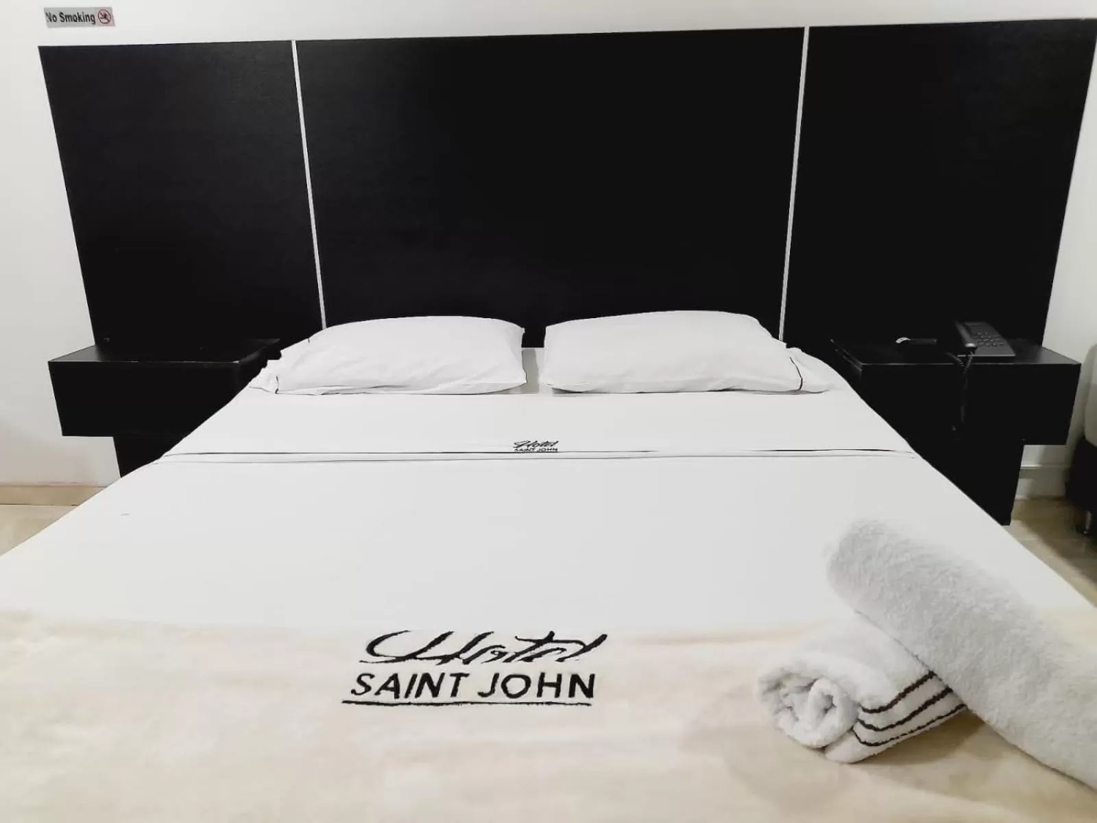 Bed in Hotel Saint John