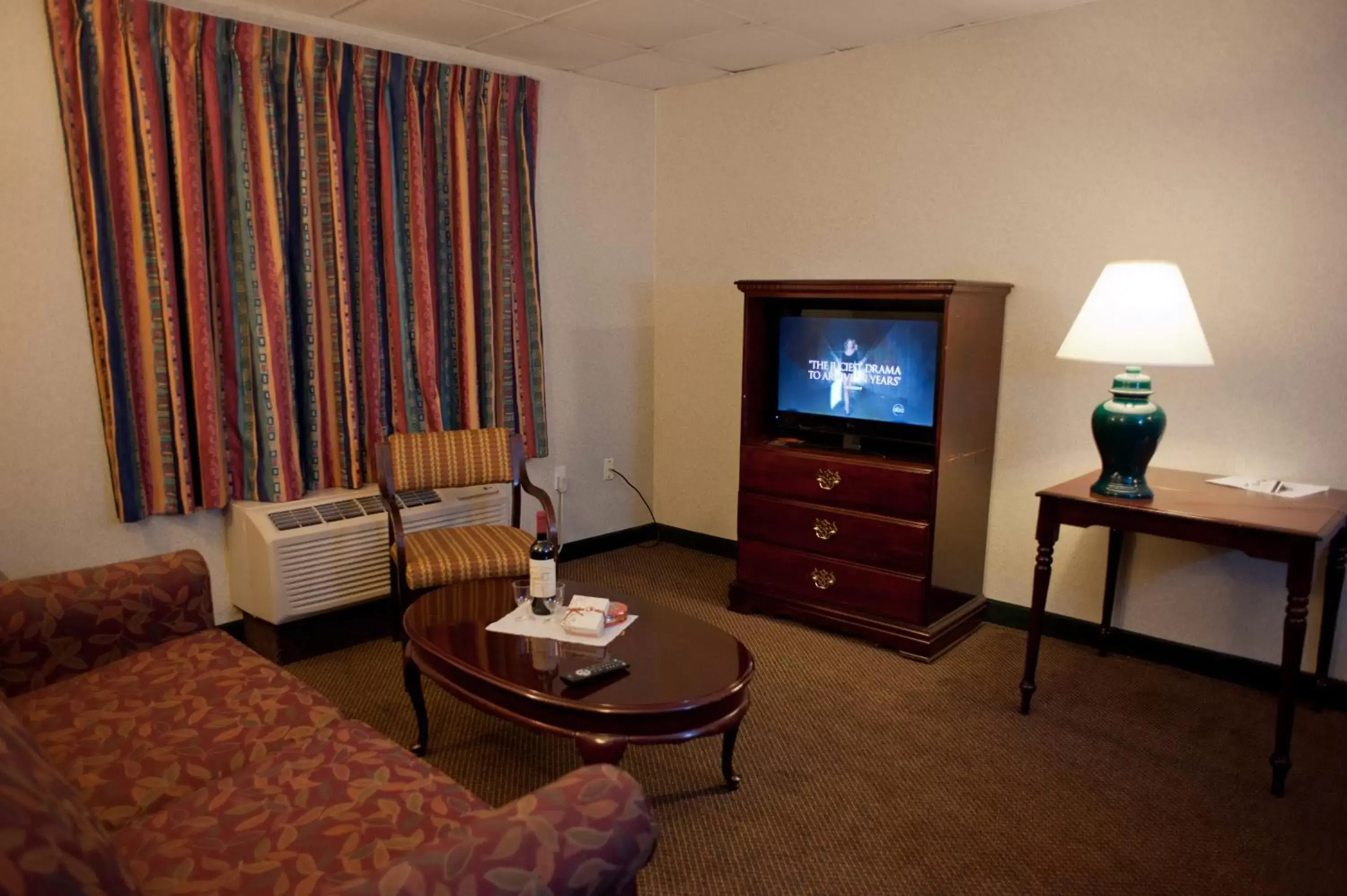 One-Bedroom King Suite - Non-Smoking in Days Inn by Wyndham Parsippany