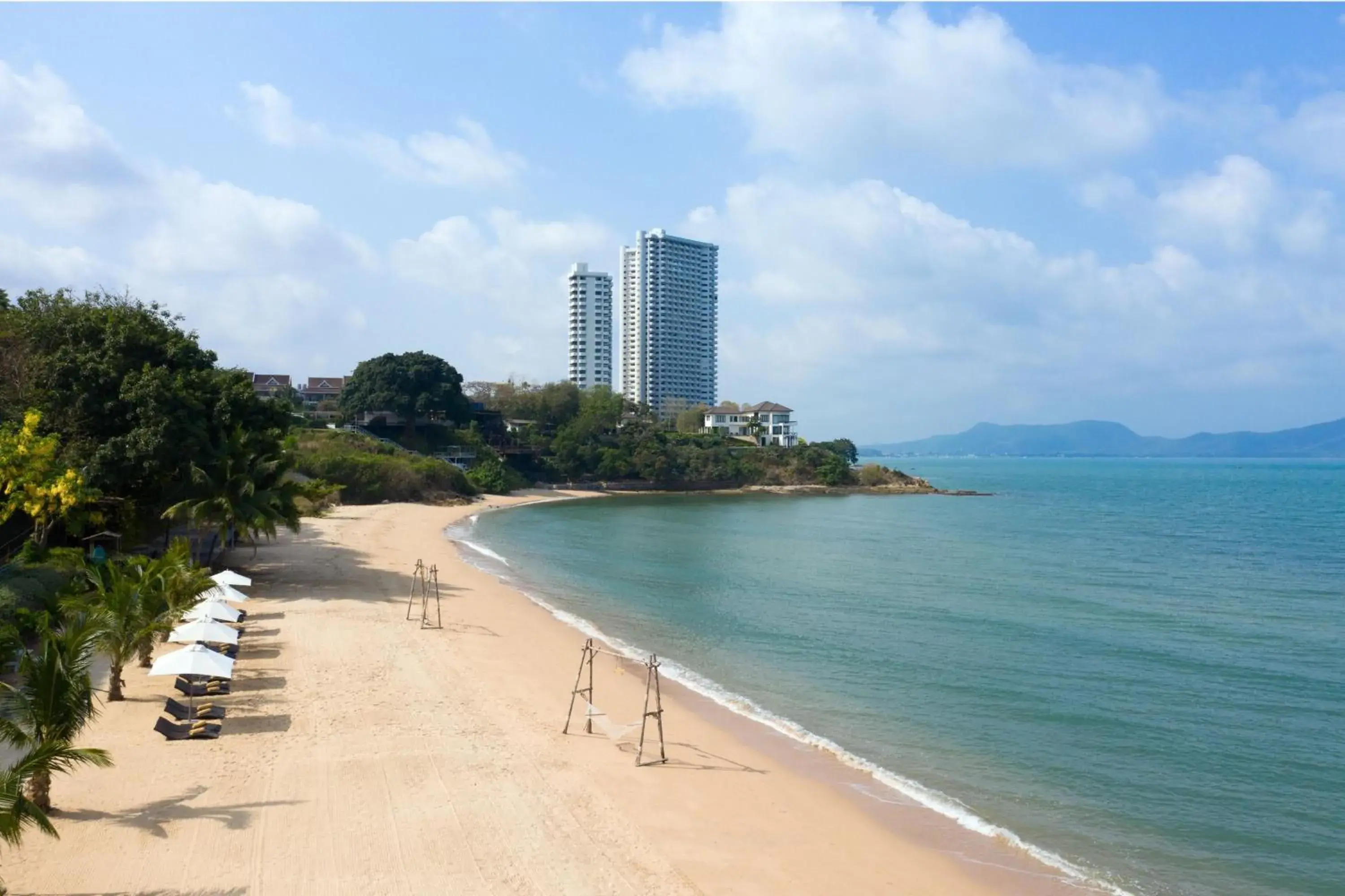 Beach in Renaissance Pattaya Resort & Spa