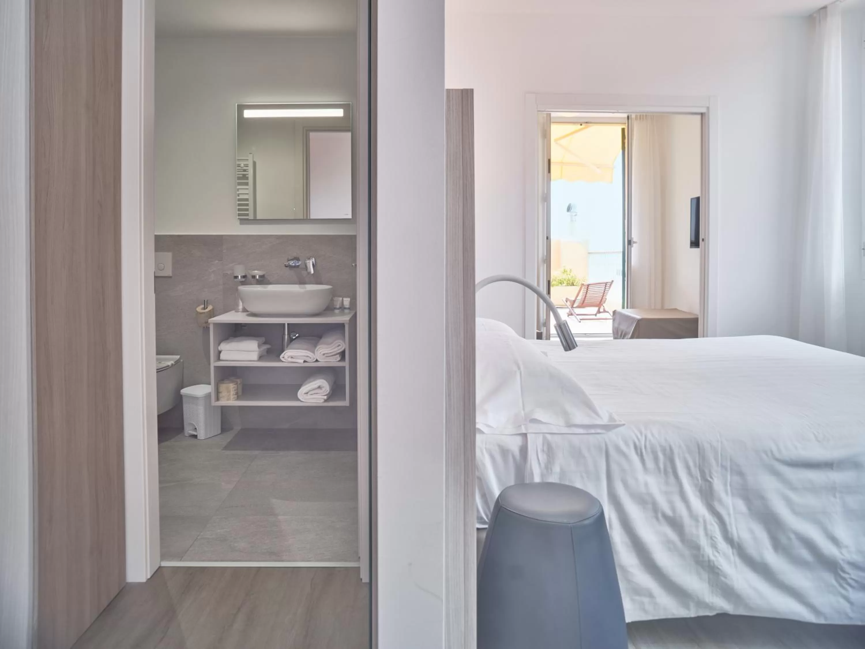 Bathroom, Bed in Hotel Medusa