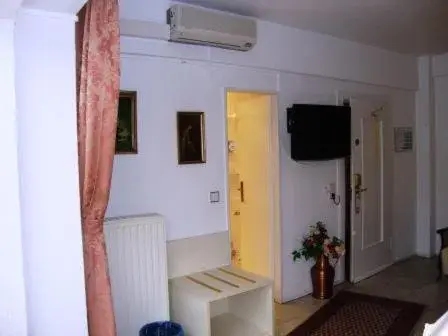Photo of the whole room, TV/Entertainment Center in Haus Mooren, Hotel Garni