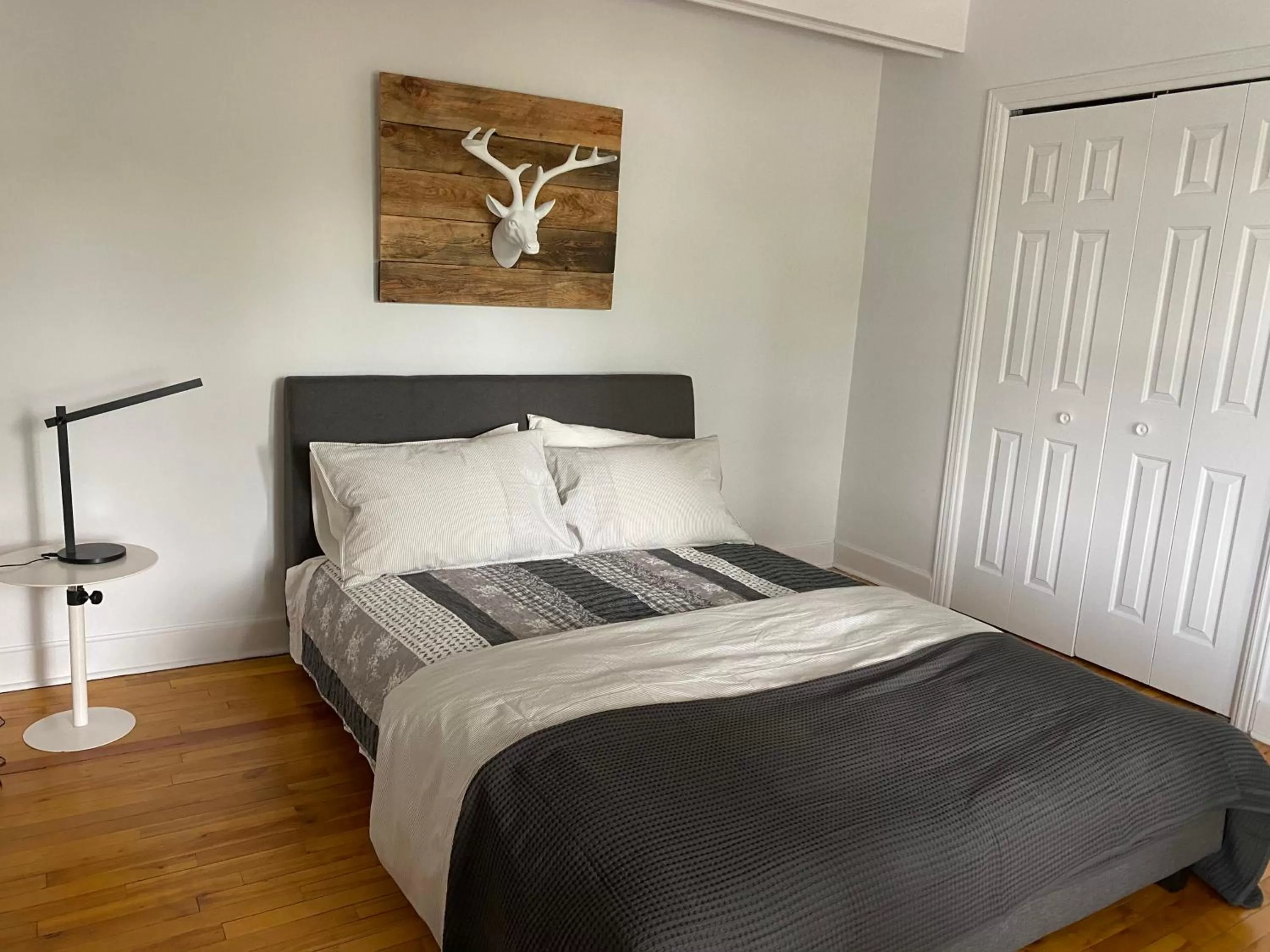 Bedroom, Bed in Auberge des Cantons
