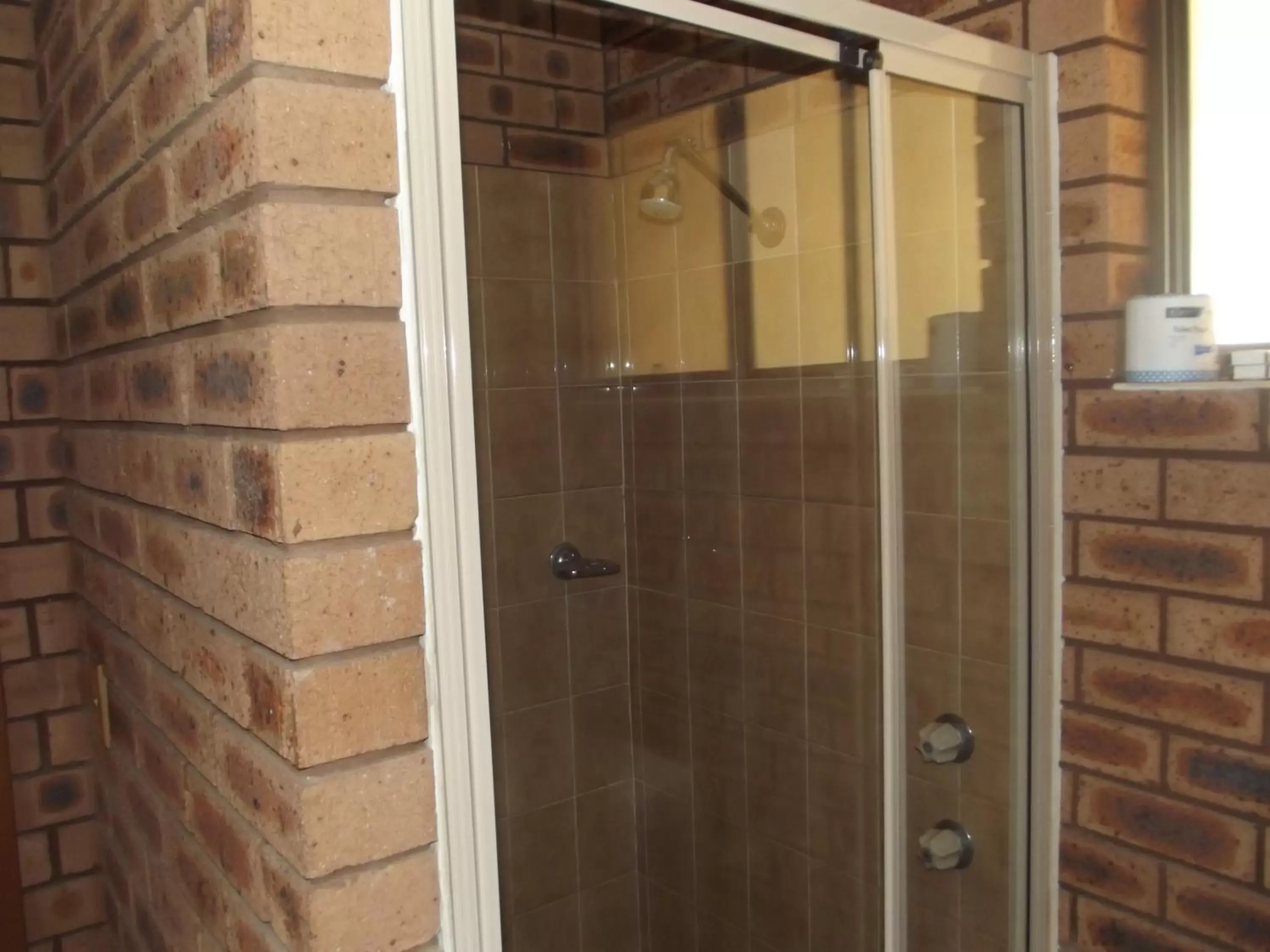 Bathroom in Cobar Town & Country Motor Inn