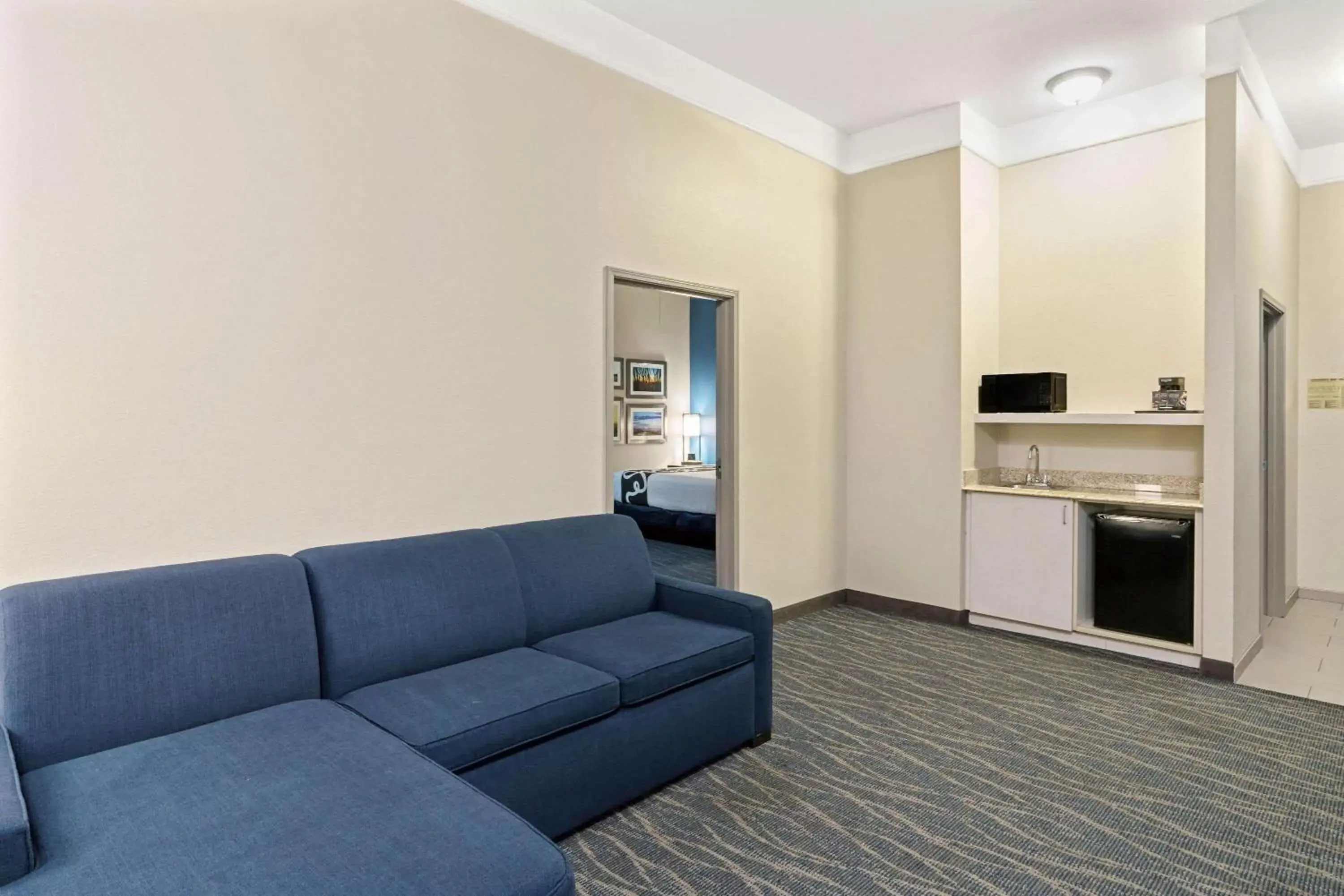 Photo of the whole room in La Quinta by Wyndham Phoenix I-10 West Photo of the whole room in La Quinta by Wyndham Phoenix I-10 West