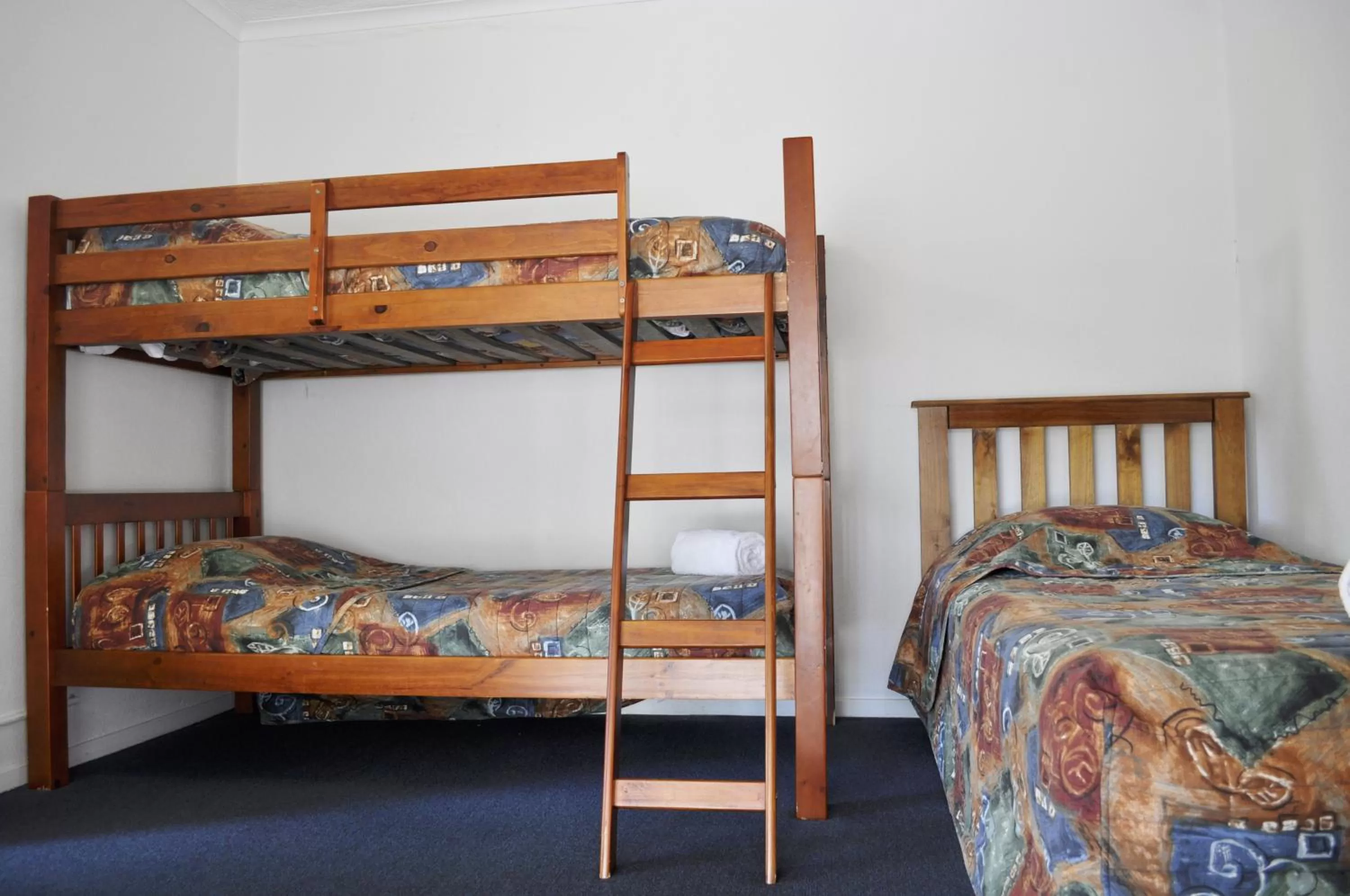 Bedroom, Bed in Alexandra Park Motor Inn