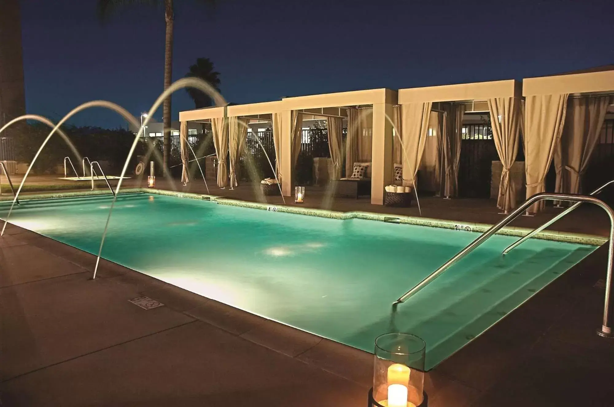 Swimming Pool in DoubleTree by Hilton Monrovia - Pasadena Area