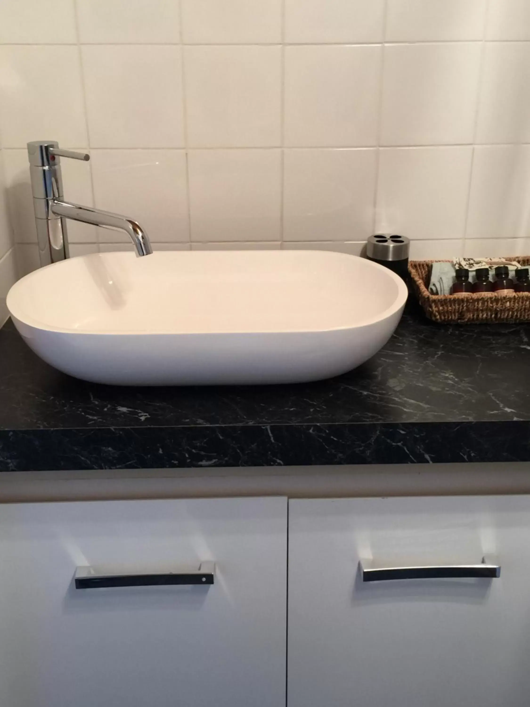 Bathroom in Grafton Cottage & Chalets