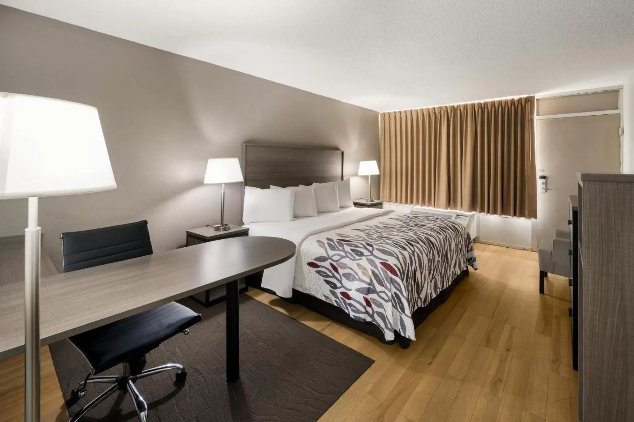 Bedroom in Red Roof Inn Dumfries-Quantico